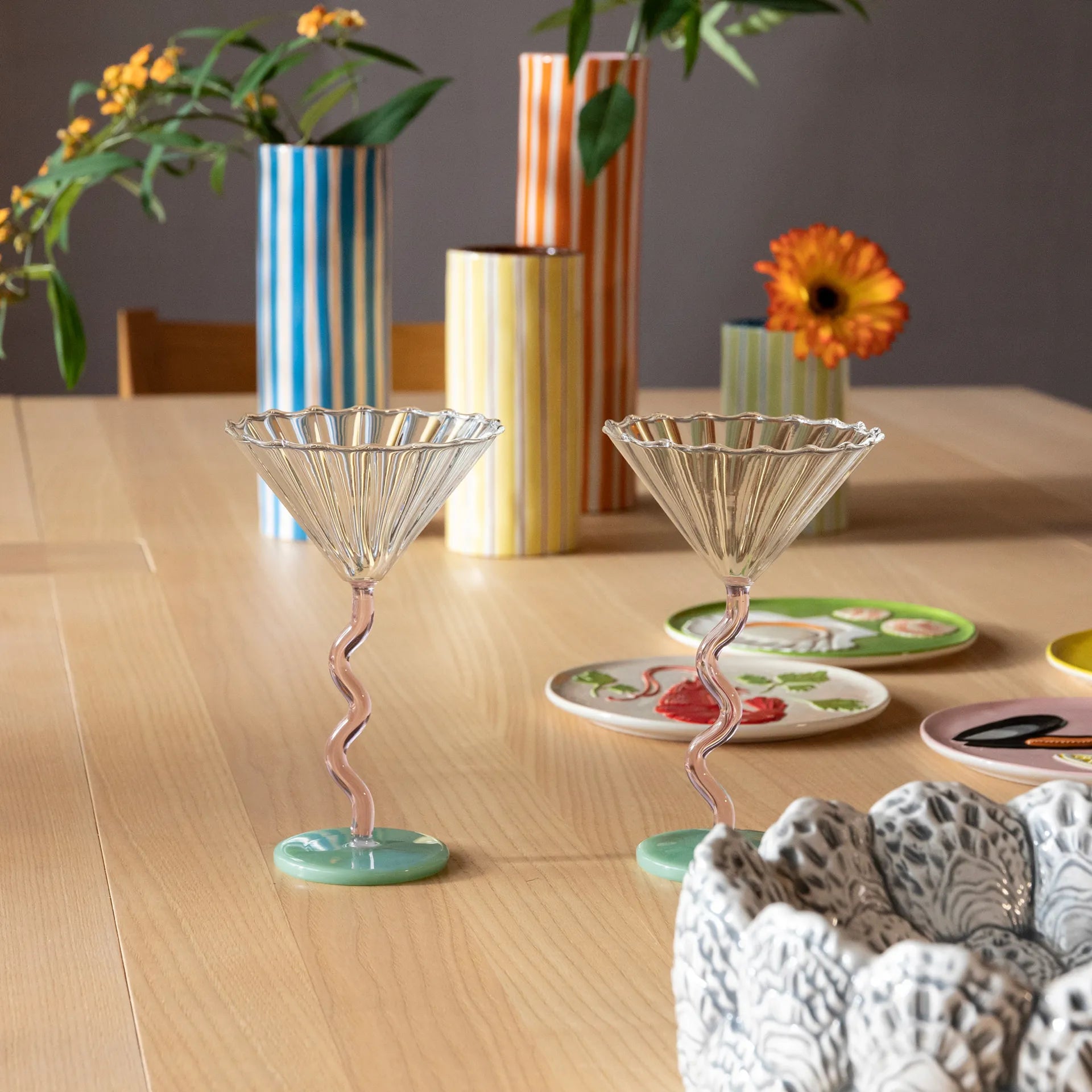 set of coupe curve pink glasses 2pcs