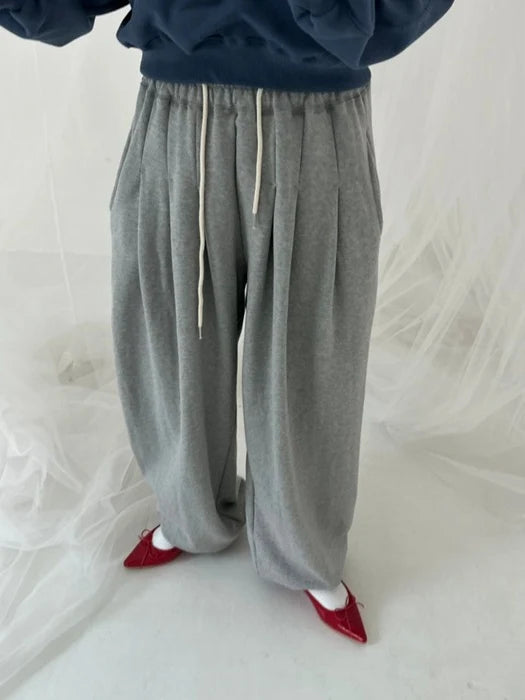 tepláky pintuck grey