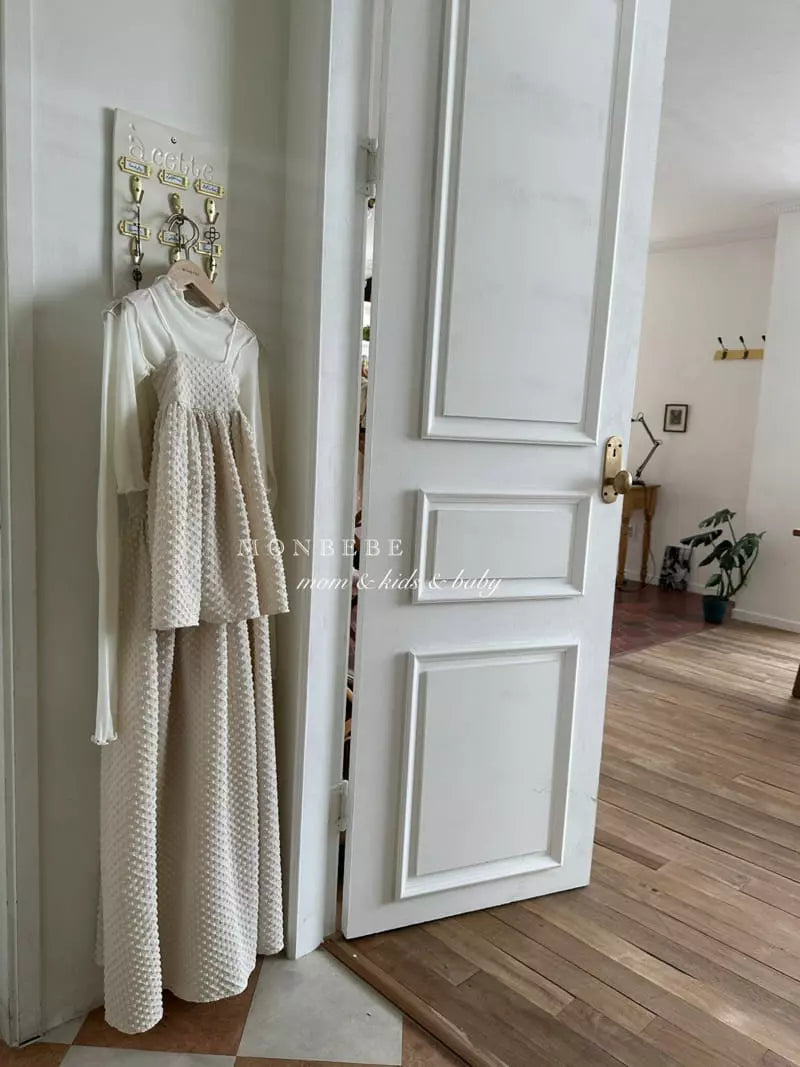 strukturované šaty Anjou beige mama