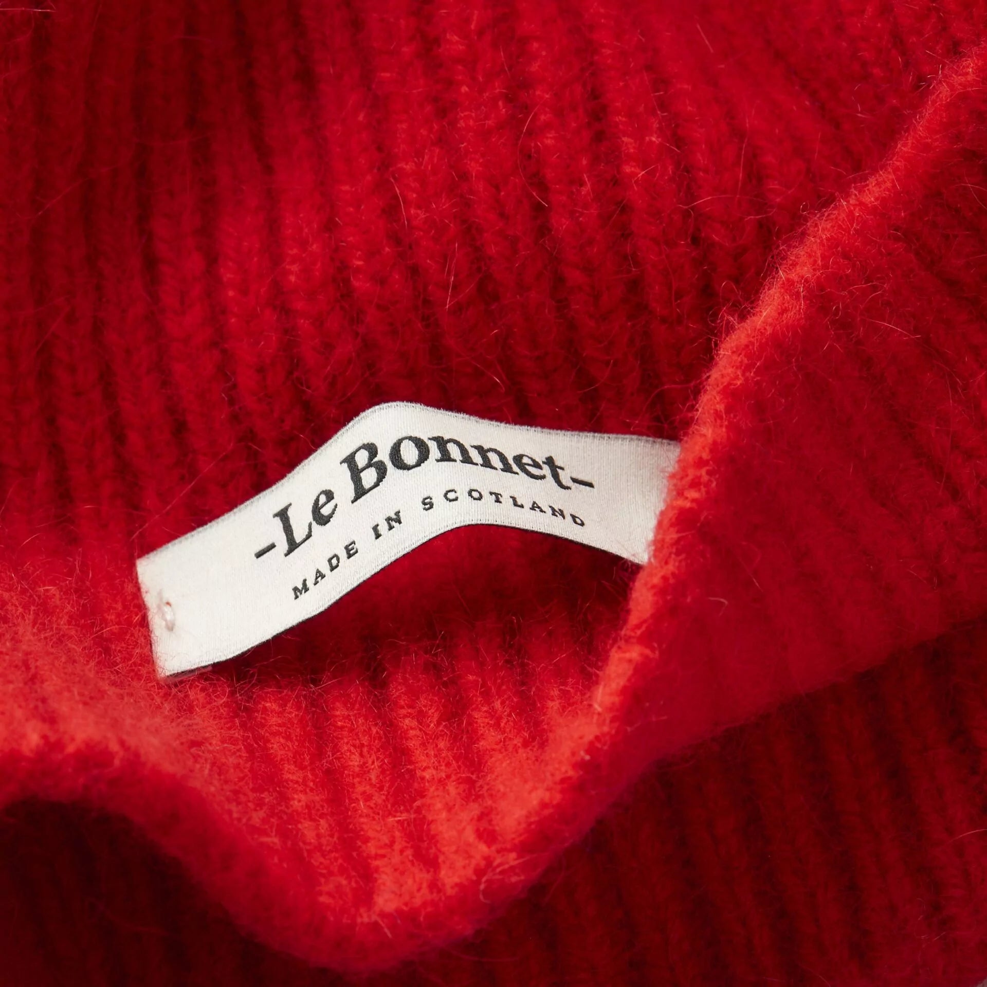 lambswool beanie crimson