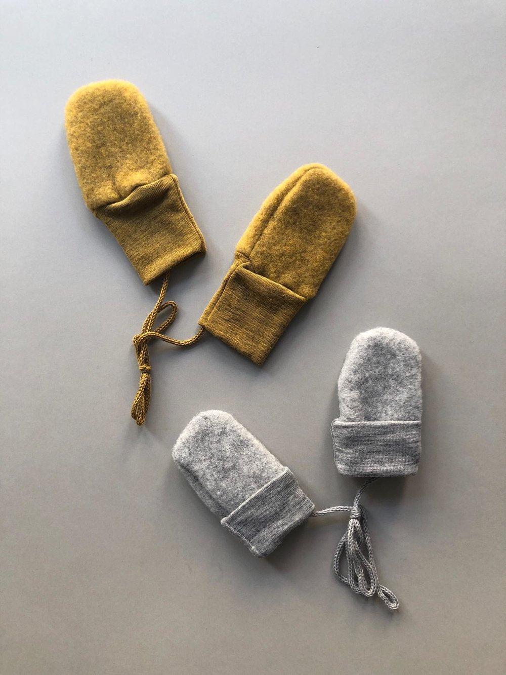 wool gloves - light grey