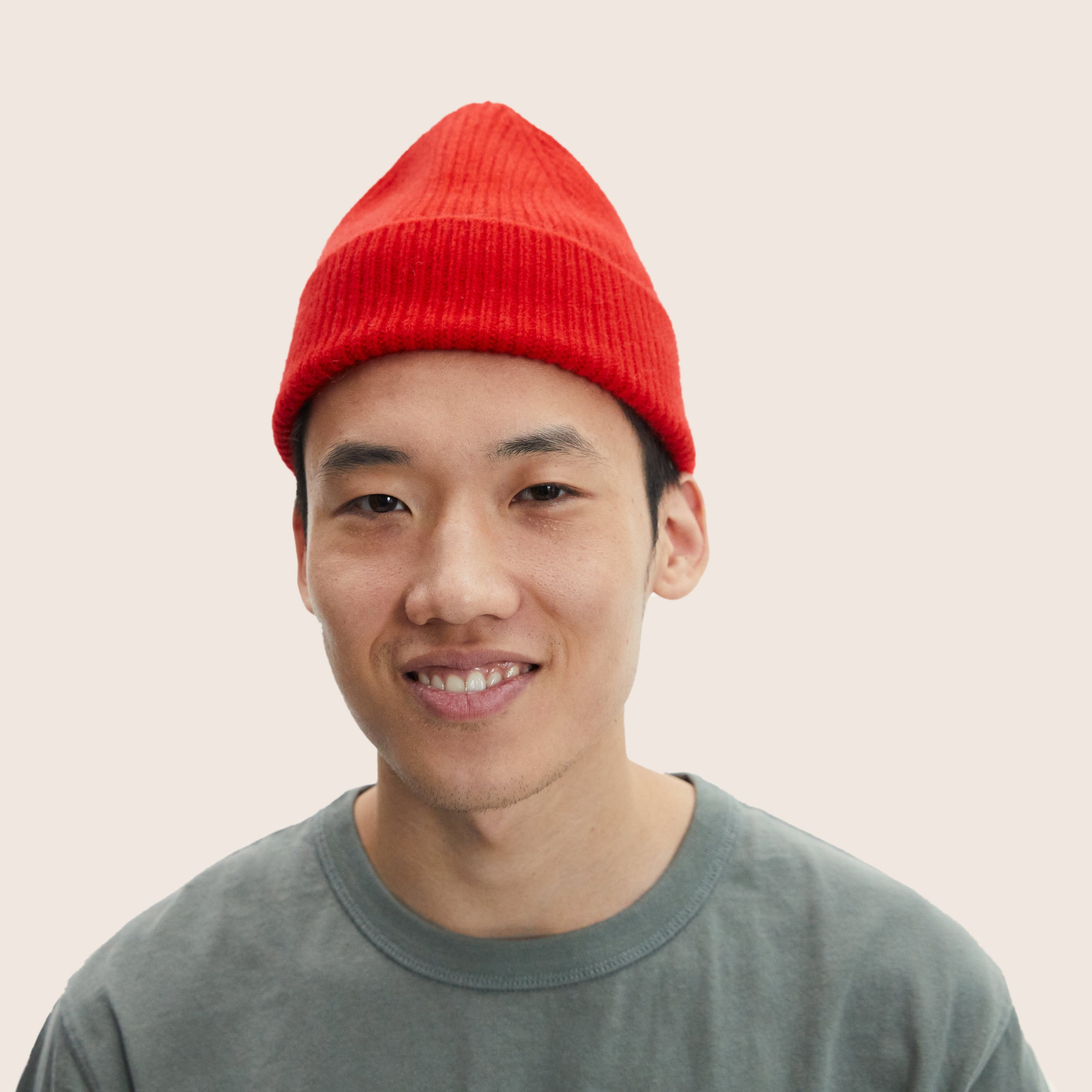 lambswool beanie crimson