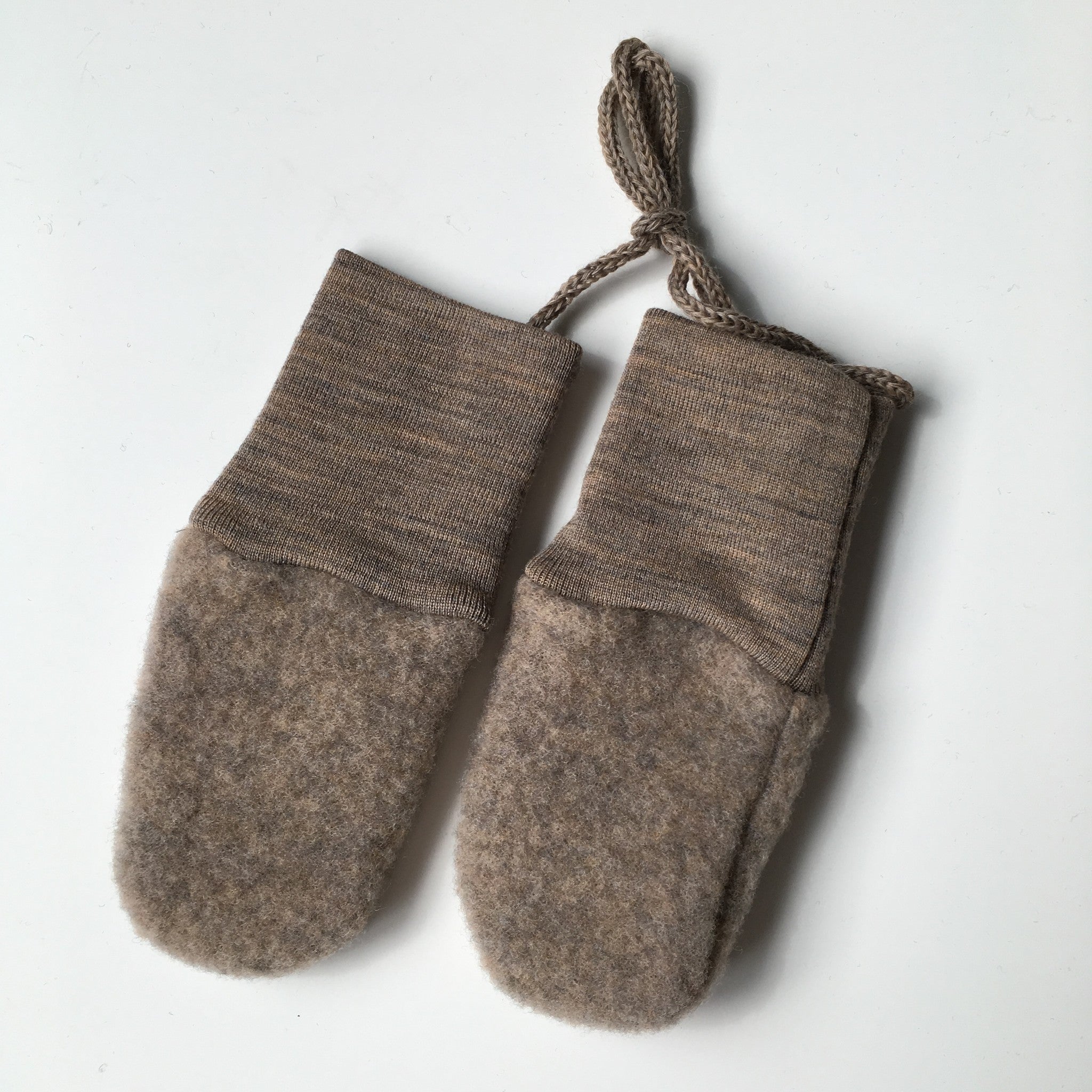 woolen gloves walnut
