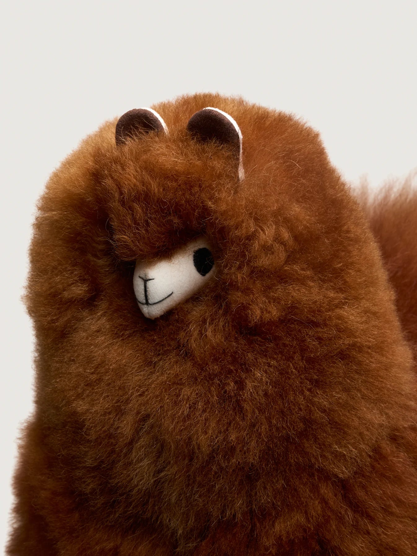 Plyšová alpaka z přírodní vlny –  Caramel – 32 cm