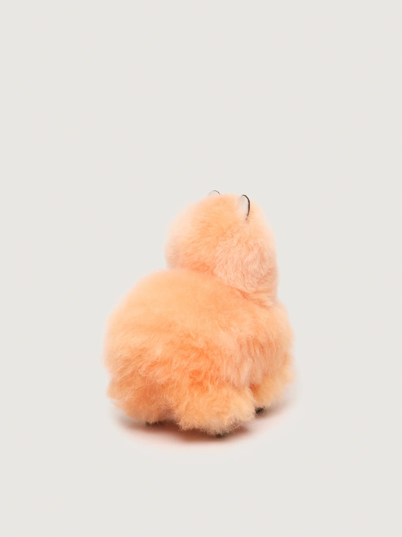 Plyšová alpaka z přírodní vlny – Peach  – 18 cm