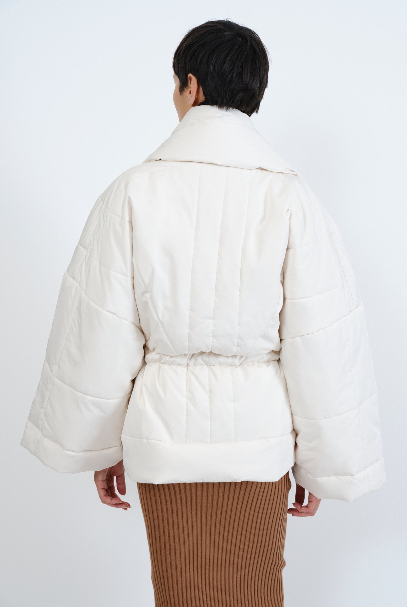 zimní puffer bunda Chiba off white