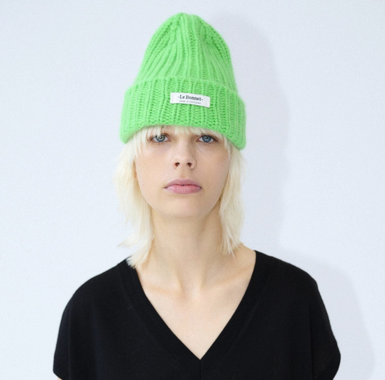 le bonnet logo neon green