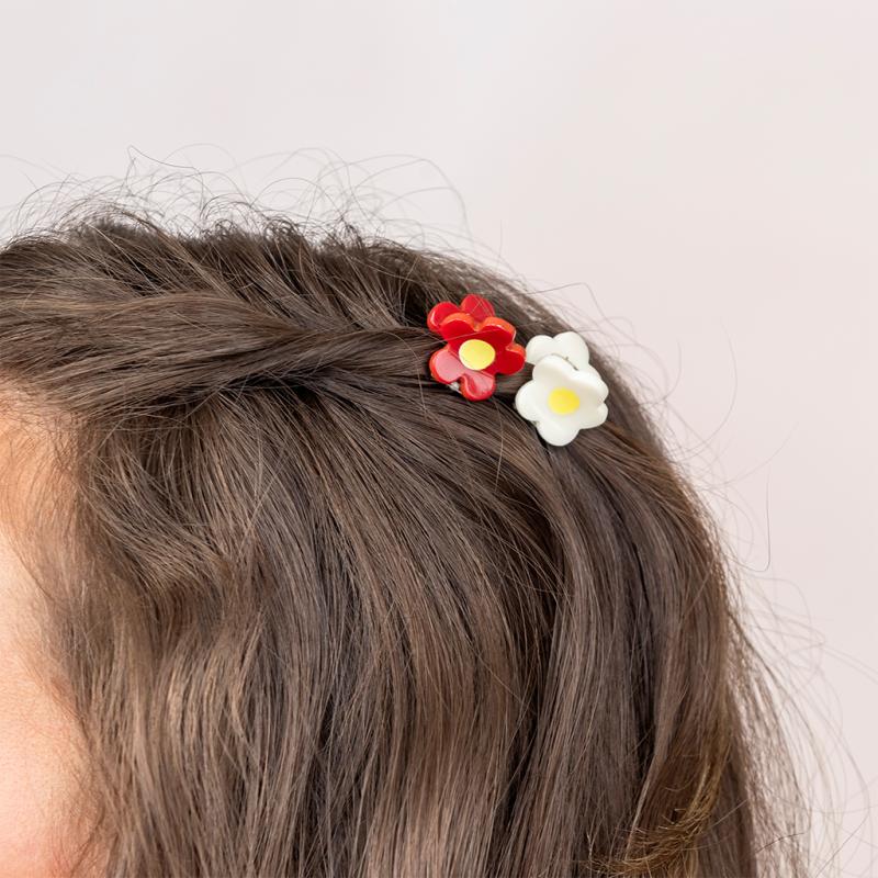 31317-mini-hair-claw-clips-set-of-2-flowers_lifestyle.jpg