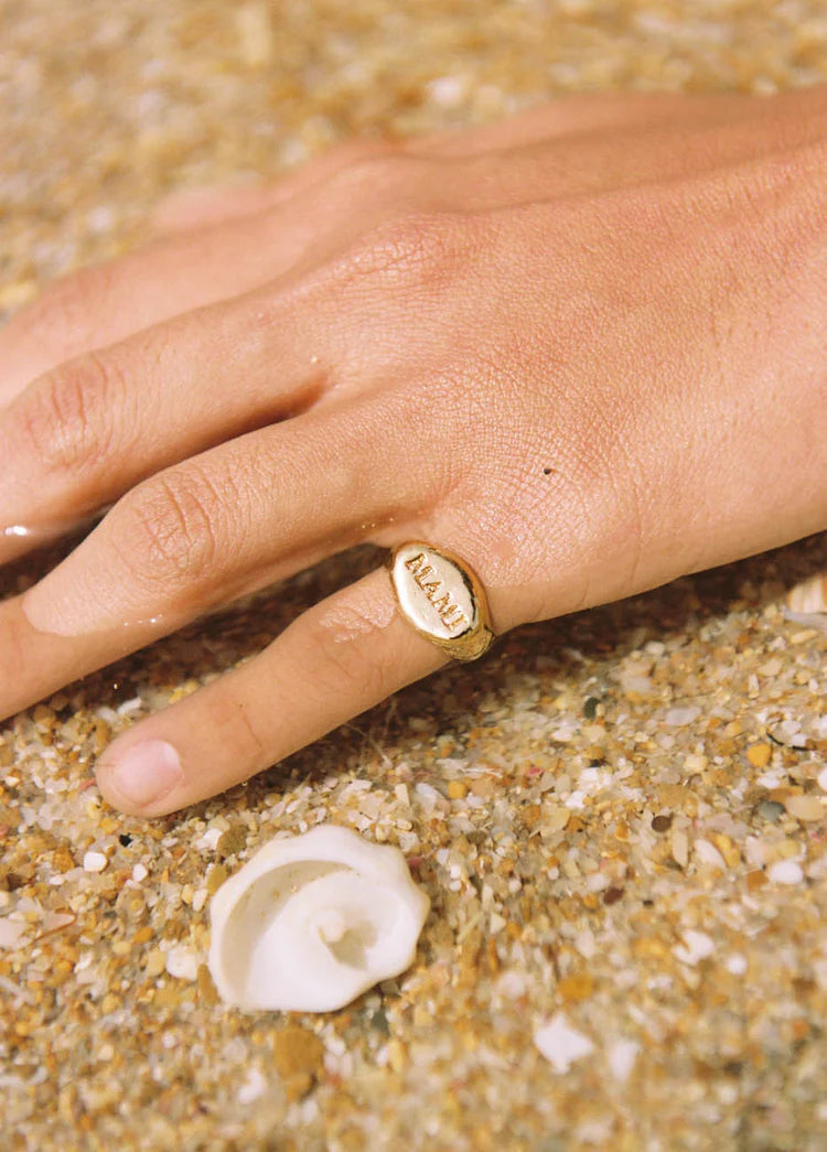 Mami Signet Ring 18K Gold