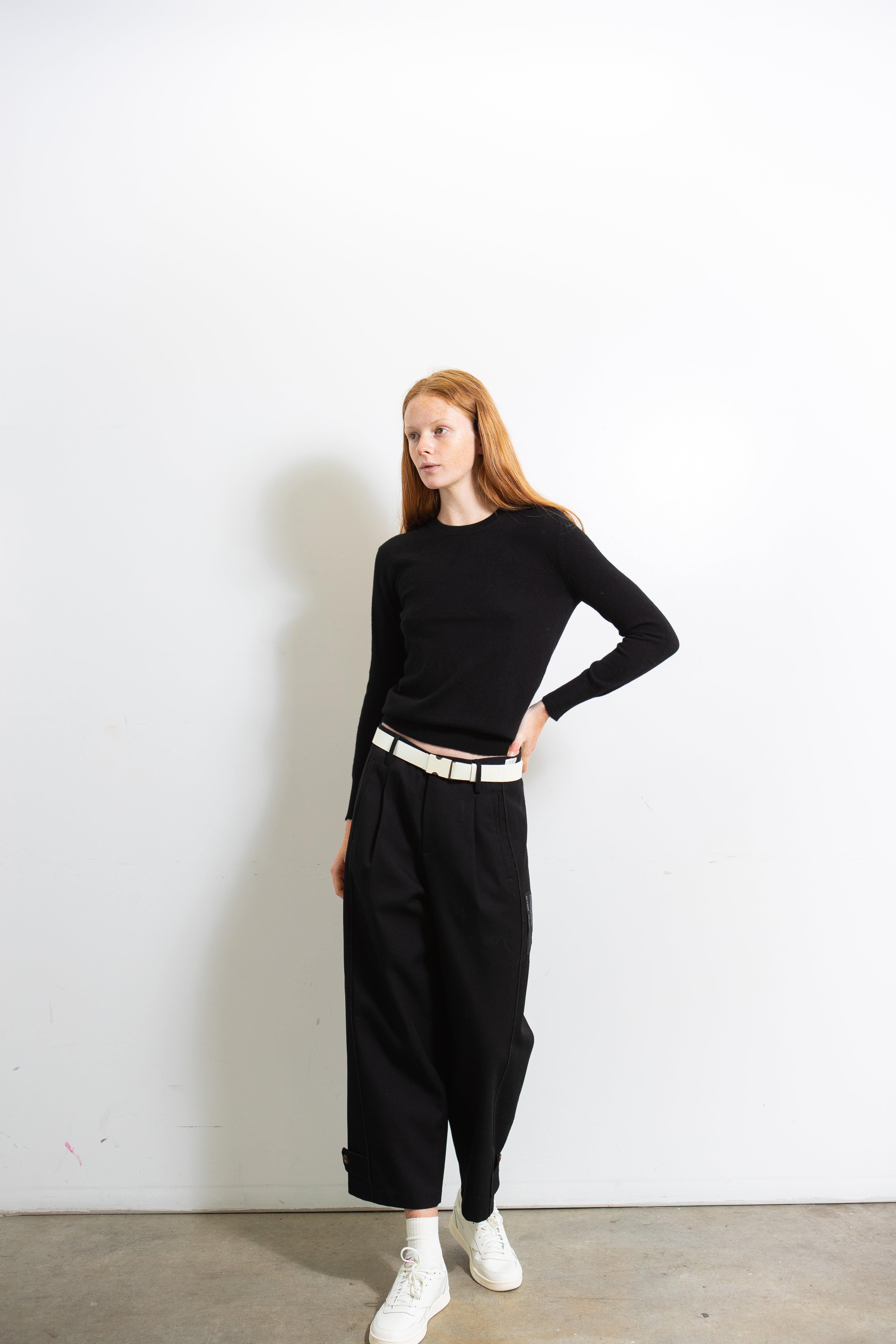 Classic-Crew-Neck-Sweater_black_2.jpg