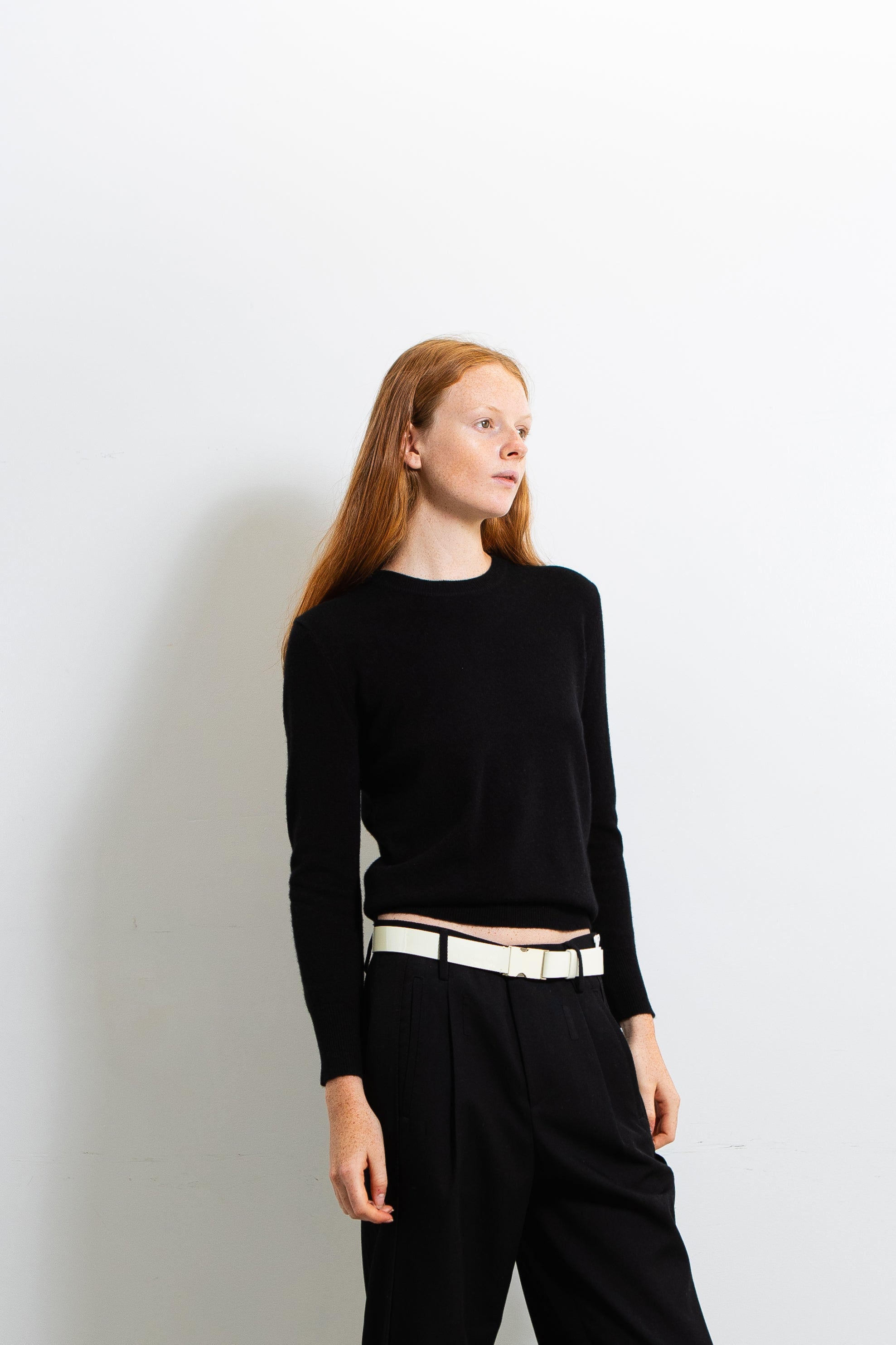 Classic-Crew-Neck-Sweater_black_4.jpg
