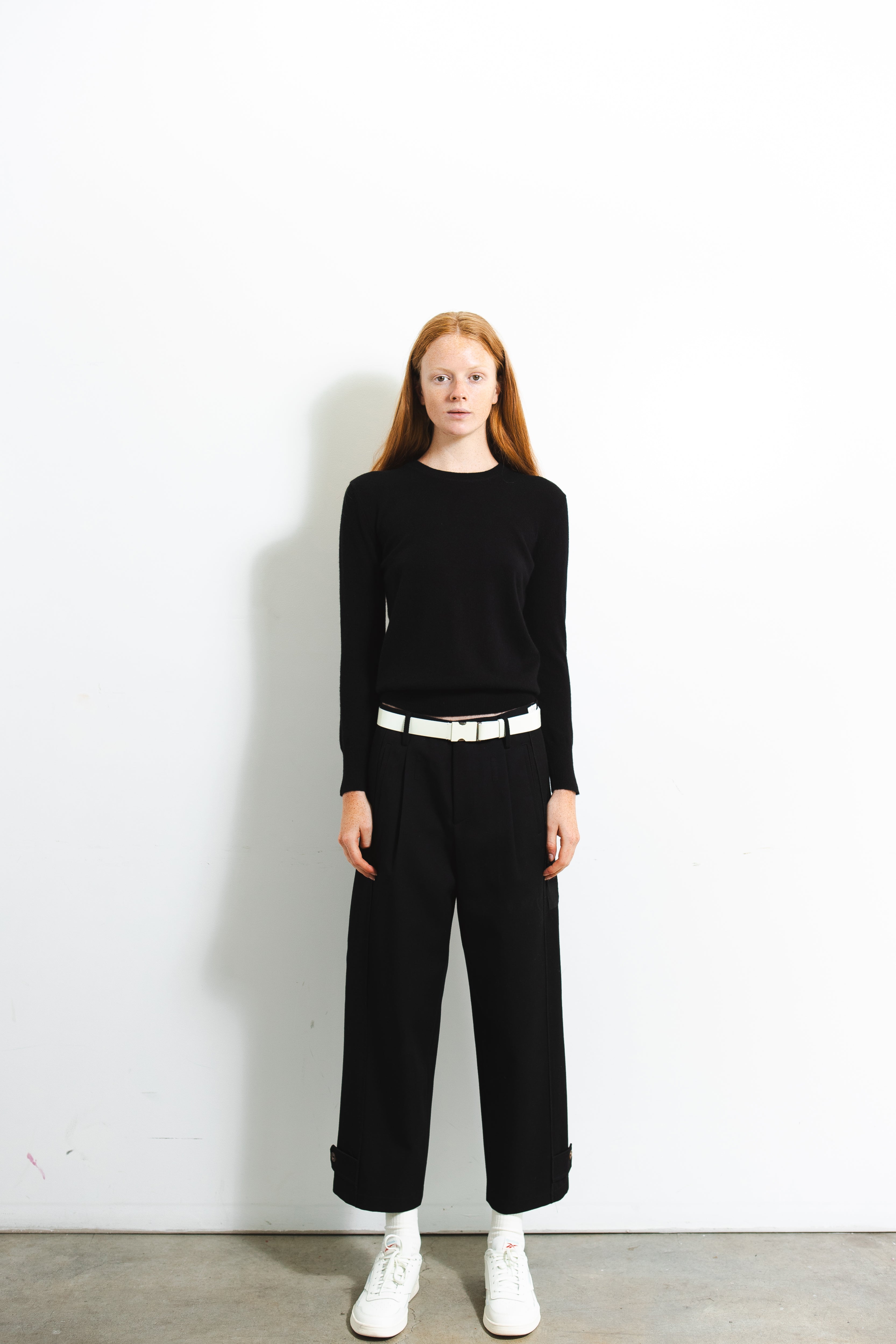 Classic-Crew-Neck-Sweater_black_7.jpg