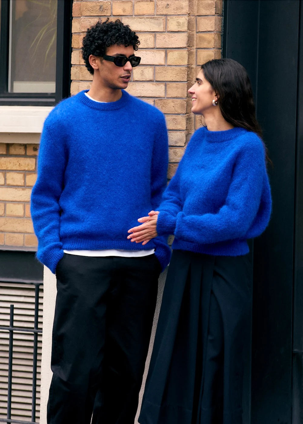 Com_blue_couple.webp