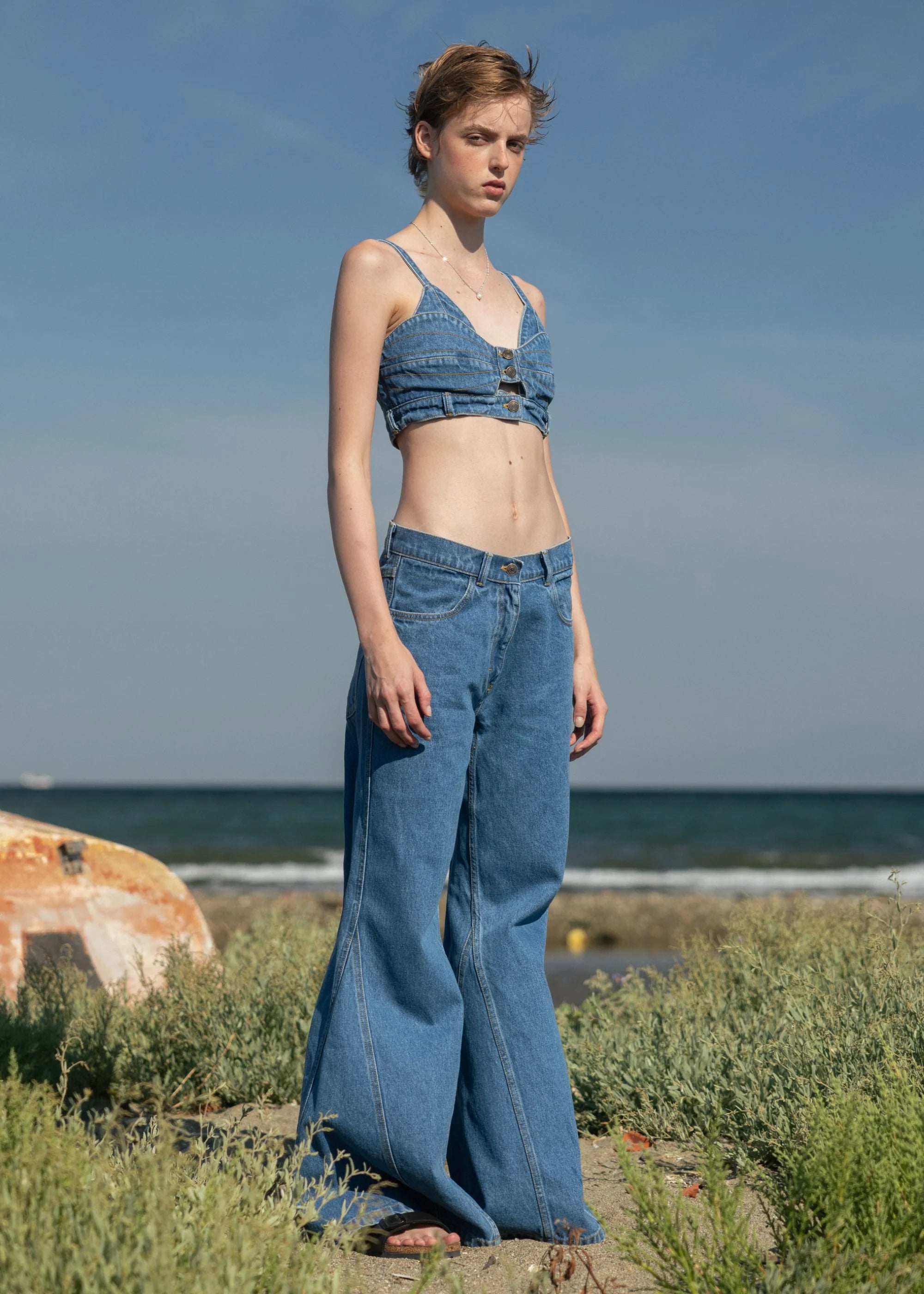DenimFlaredJeans_2.webp