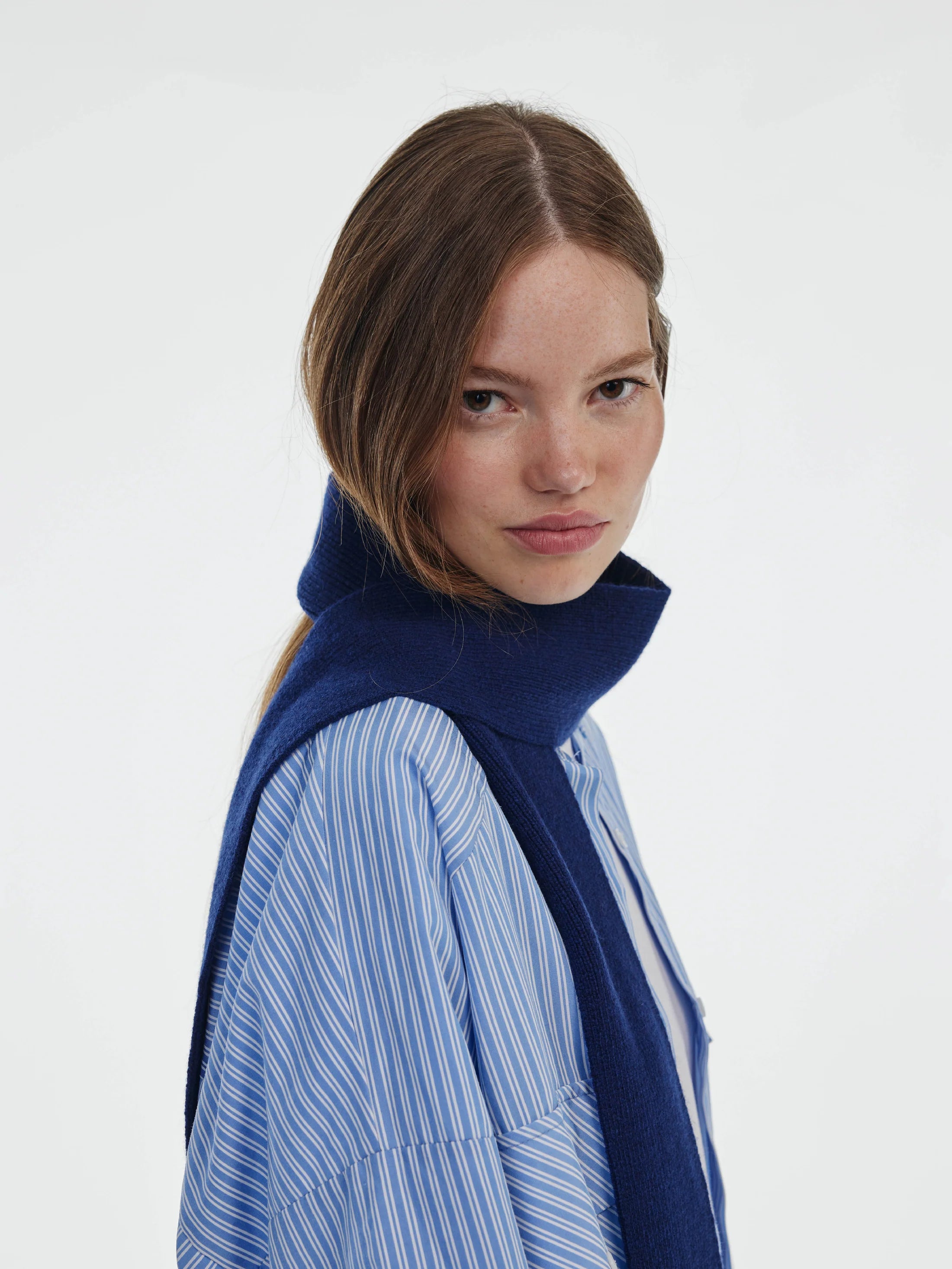 šála mini soft z vlny - Navy