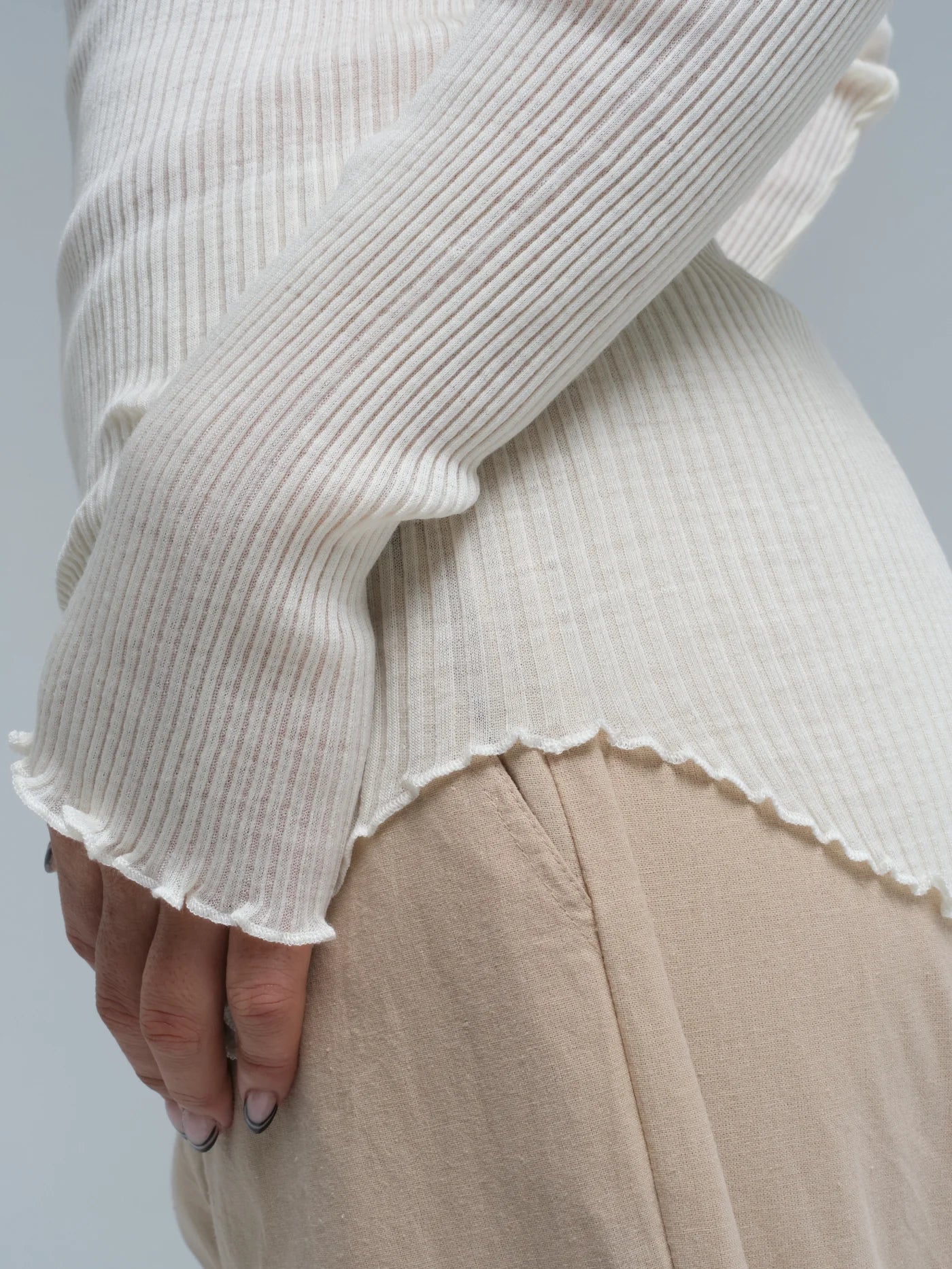 Elegante_Merino_wool-L_S_T-Shirt-SB1074-Off-White-3_1400x_jpg.webp
