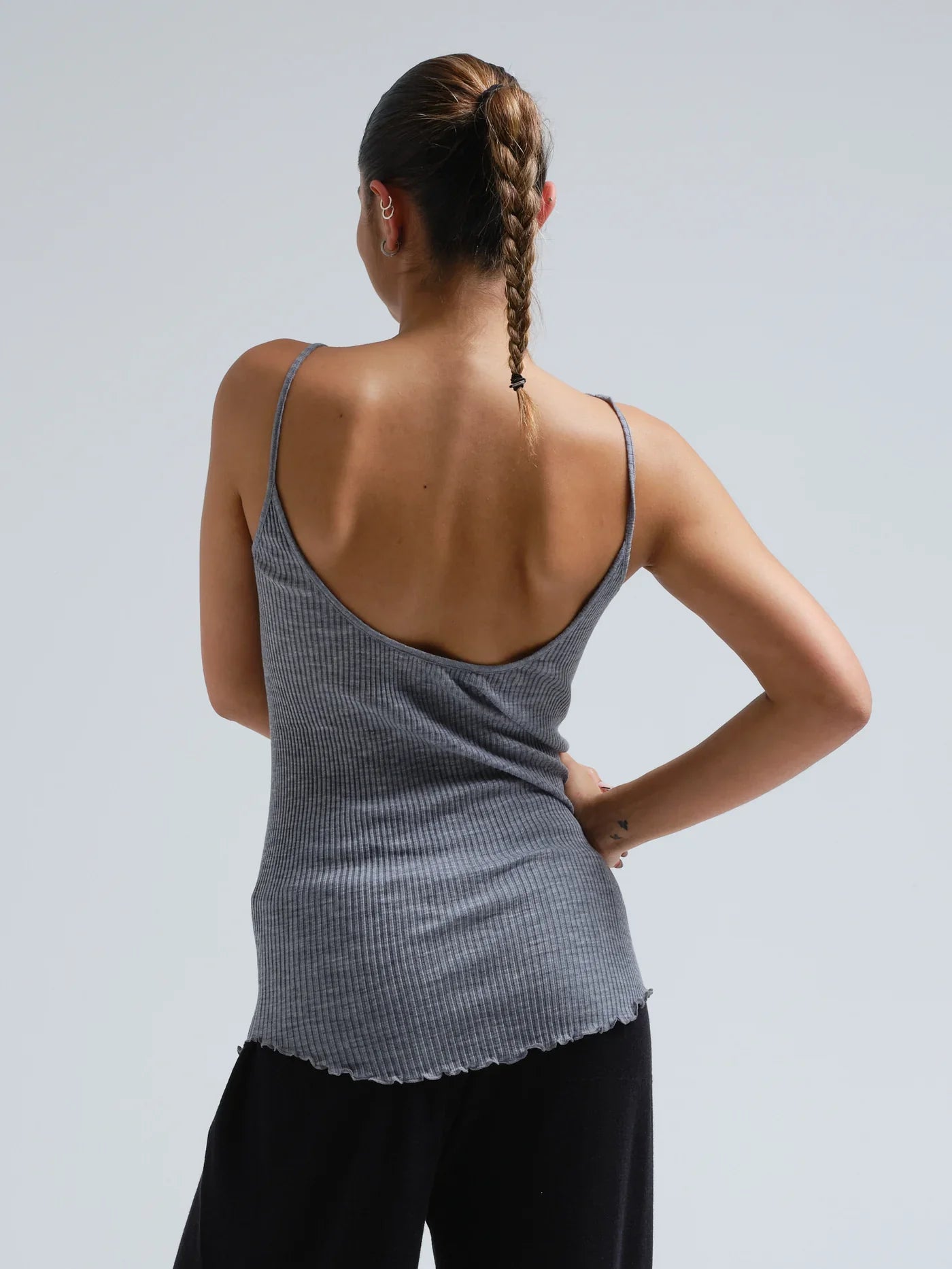 Fresco_Merino_wool-Strap_Top-SB1072-Grey_Melange-2_1400x_jpg_19290397-7db9-49df-96c8-a0414bc9bab7.webp