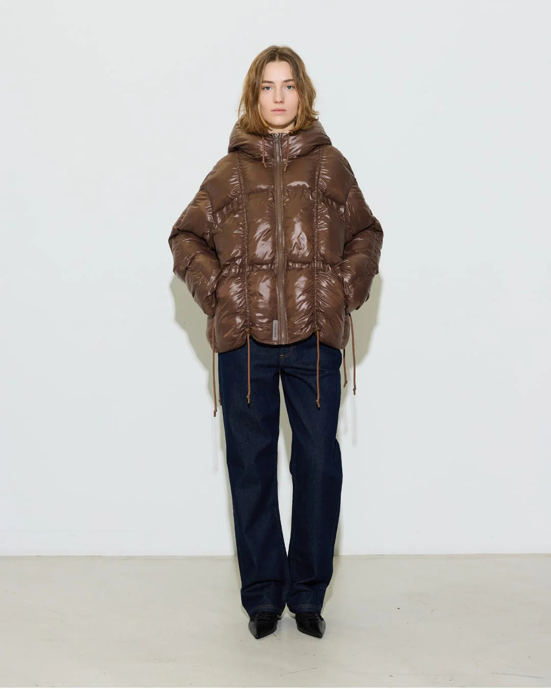 Hosbjerg-PARIS-PUFFER-JACKET-BROWN_5_1900x2532_crop_center_019d290a-2405-4f73-81e0-217617494f24.webp