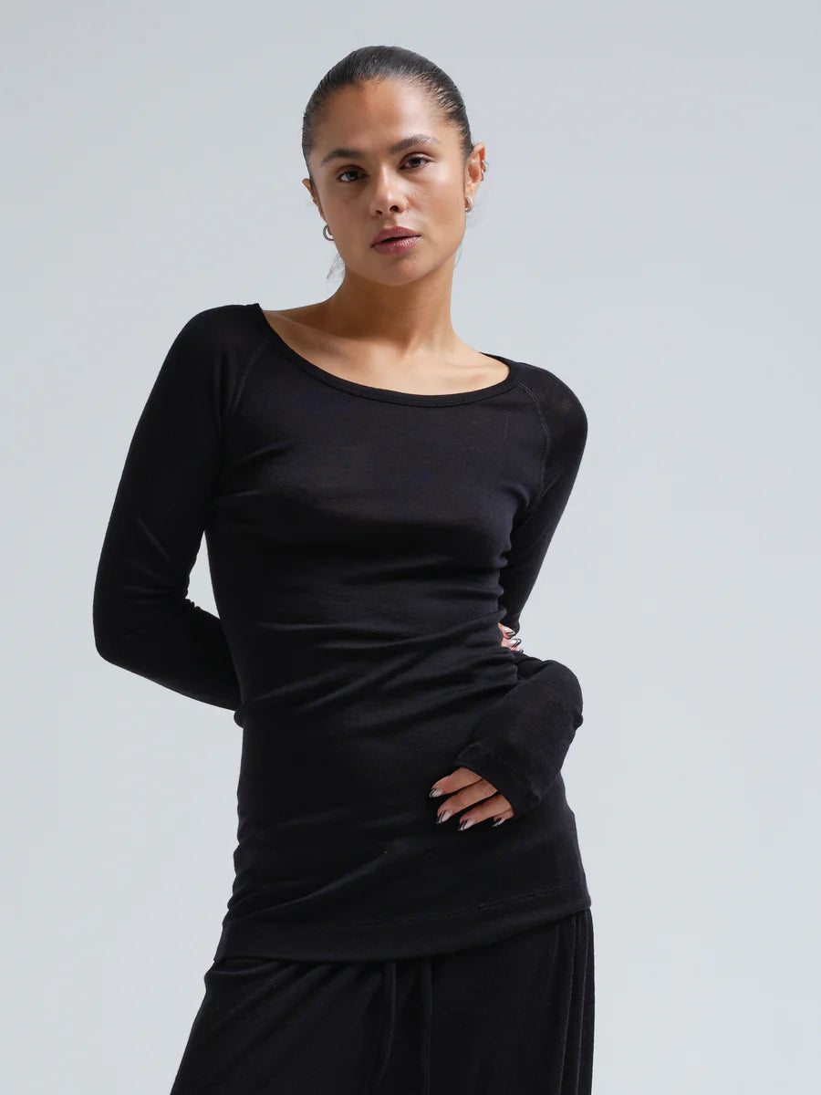 Jade_Merino_wool-L_S_T-Shirt-SB1011-Black_900x_b492b31f-f8ee-4e33-b66b-c1771739899d.webp