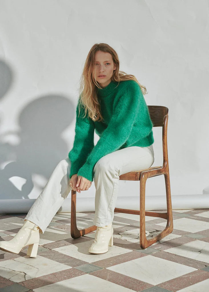 Jane_vert_pull_mohair_surprise_bio_20_1dd52ee1-0e7a-401f-9a9e-3eb3a143de90_1024x1024_jpg.webp