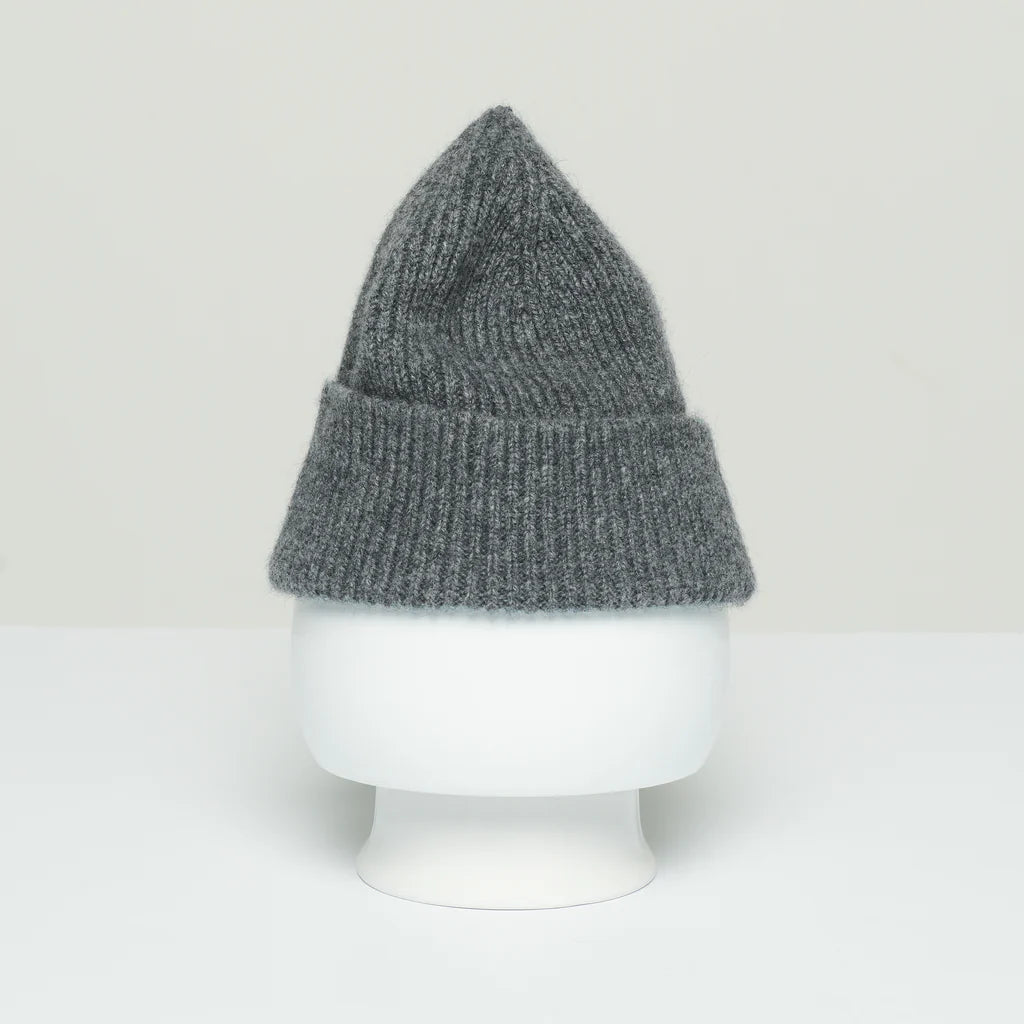 beanie z jehněčí vlny slate grey