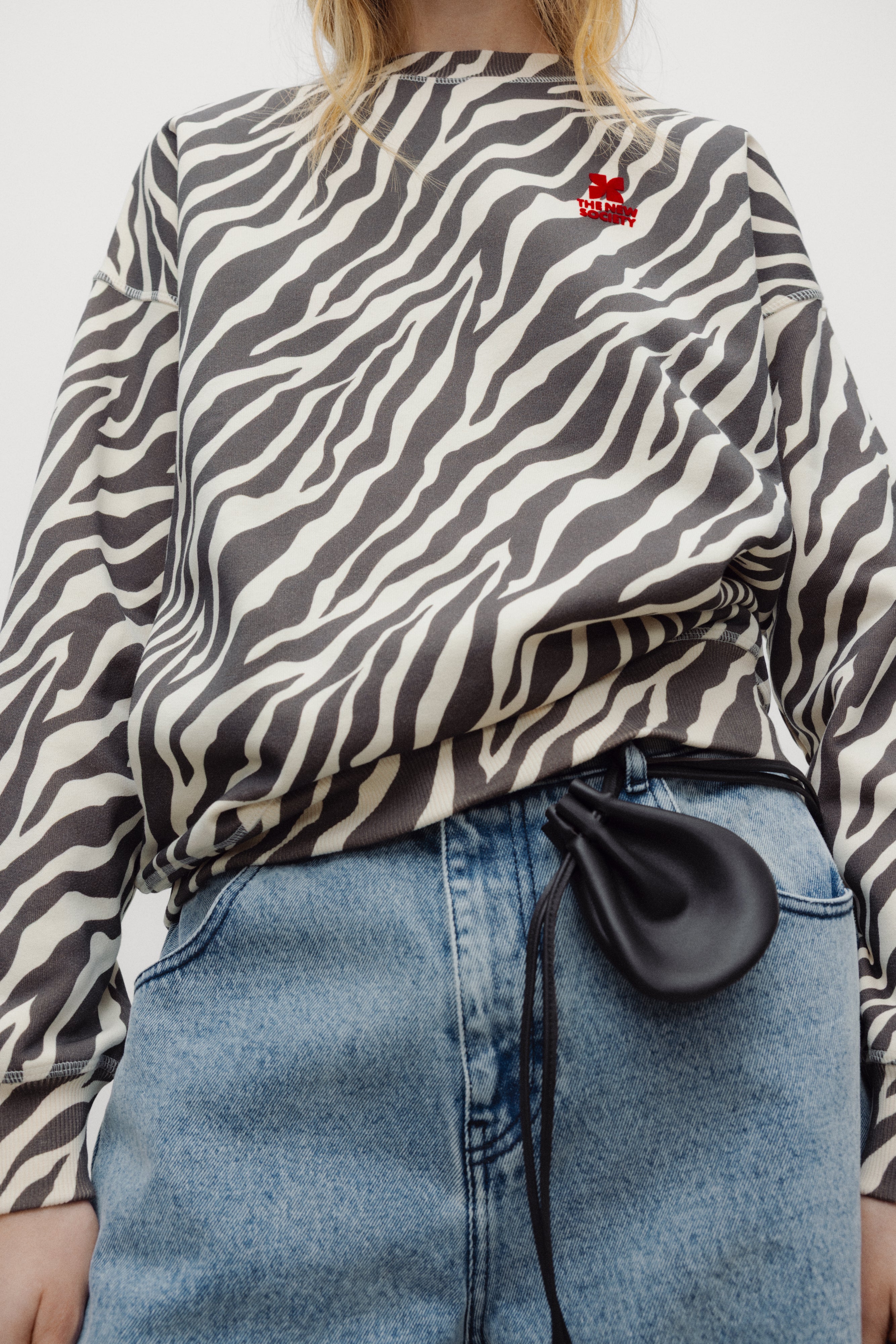 mikina logo zebra print