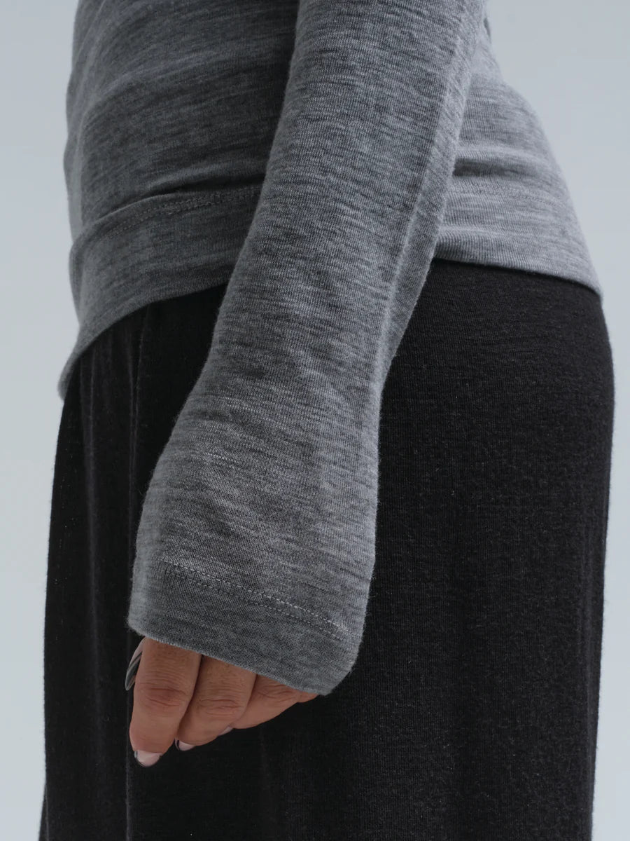 Lola_Merino_wool-Roll_Neck-SB1012-Grey_Melange-4_900x_d1adde3d-77c8-4cf1-8daa-7e45a4b82c38.webp