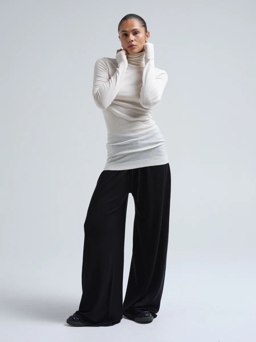 Lola_Merino_wool-Roll_Neck-SB1012-Off-White-3_900x_bffe5f28-0db2-427d-a895-f89b0fd9627d.webp