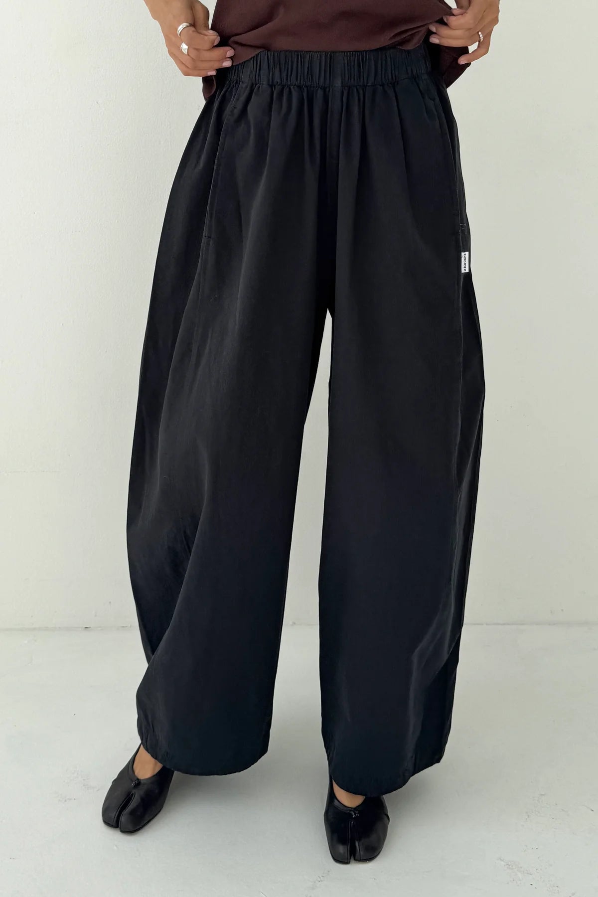 ParachutePants_Black_3.webp