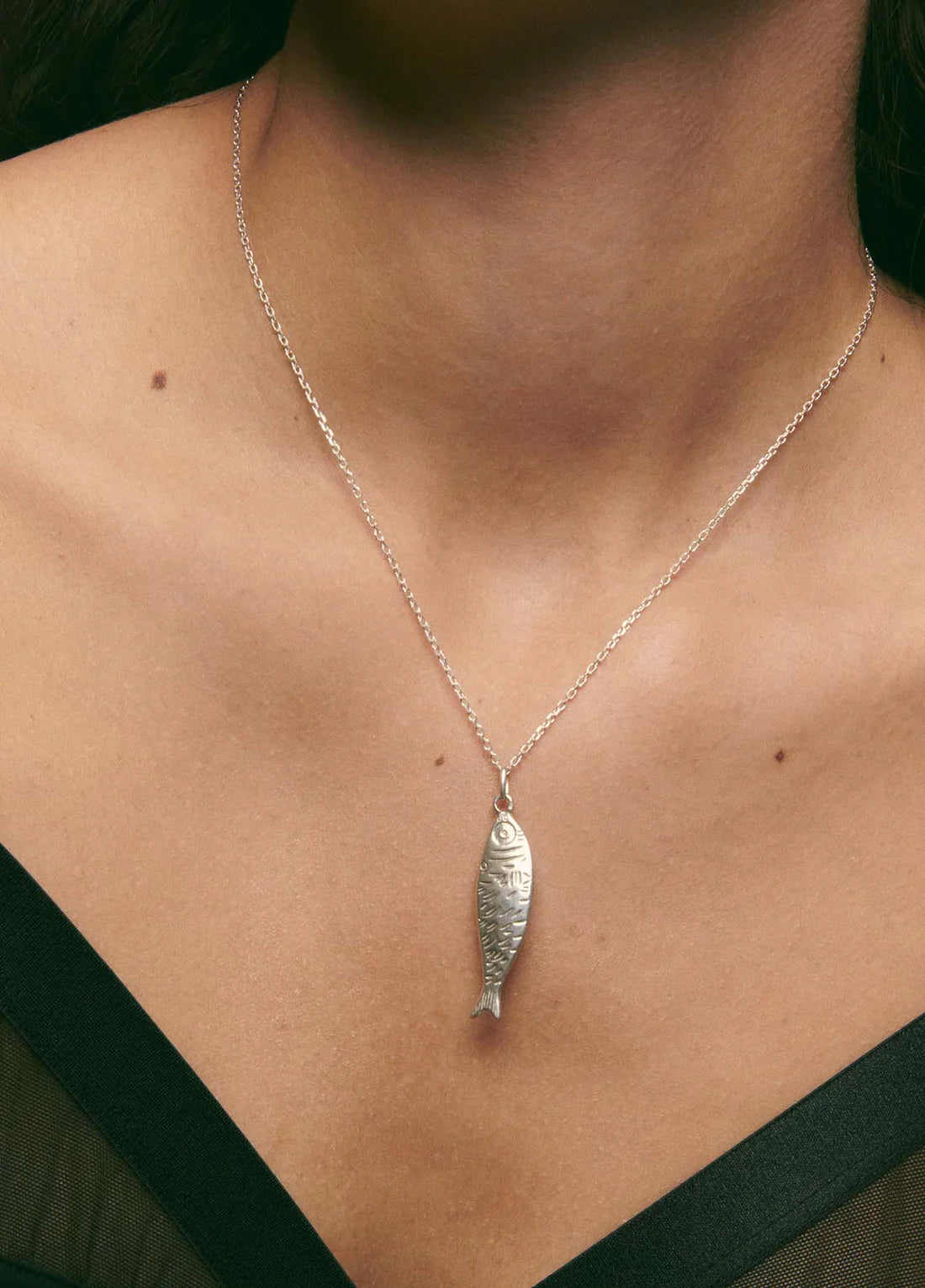 Sardina_Silver_Necklace_02_1100x_21170e73-4264-4726-bb48-1ec307a8c8a4.webp