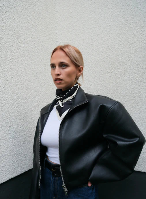 Šátek silk NO. 2 Black 65 cm