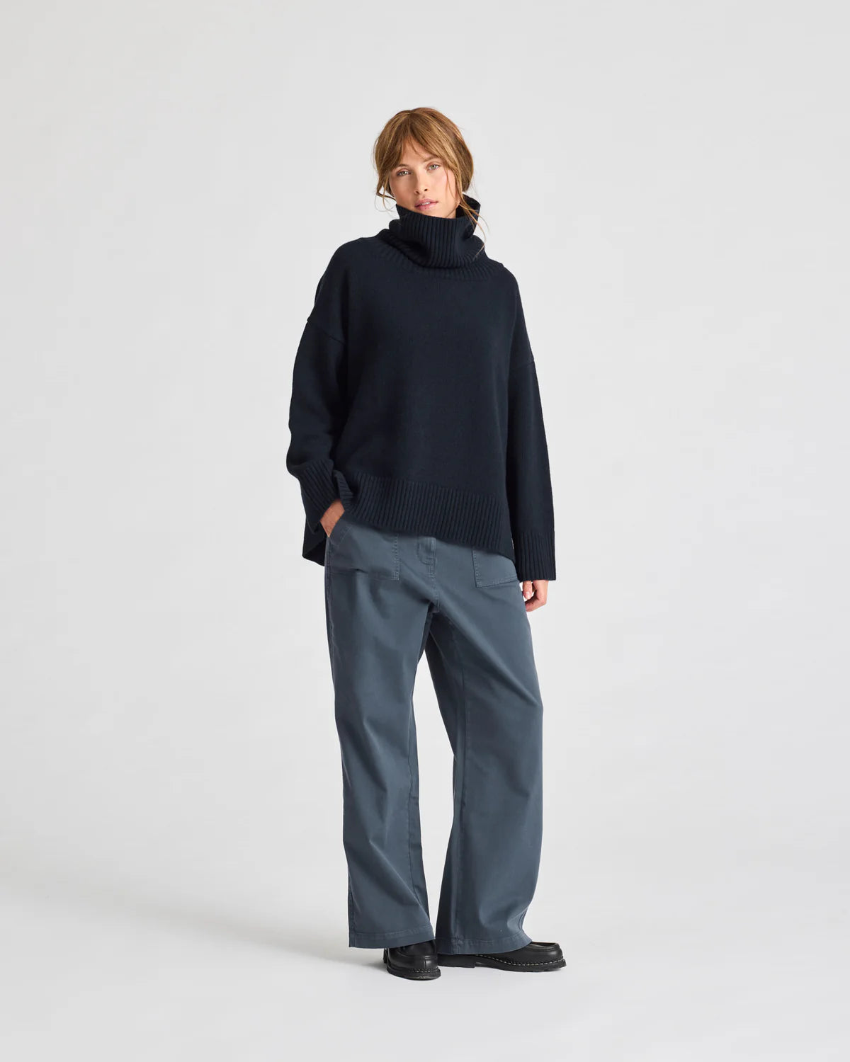 Vita_Lambswool_Jumper-Knit-GL11648-181_Midnight_Blue-3.webp