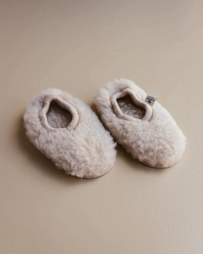 alwero-wool-plush-ballerina-slippers-beige_b34f1270-eede-407e-b037-14570daacfbb.webp