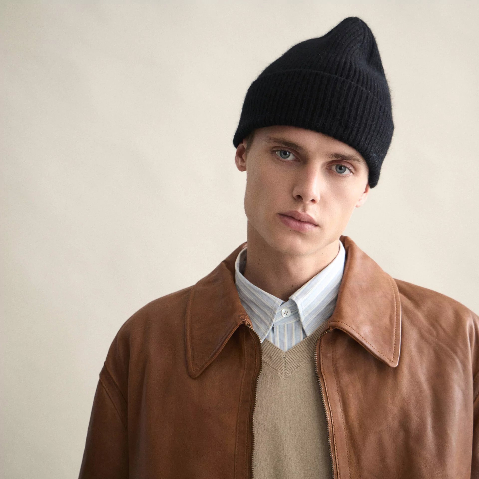 bea-001-beanie-onyx-1-1920x1920.webp