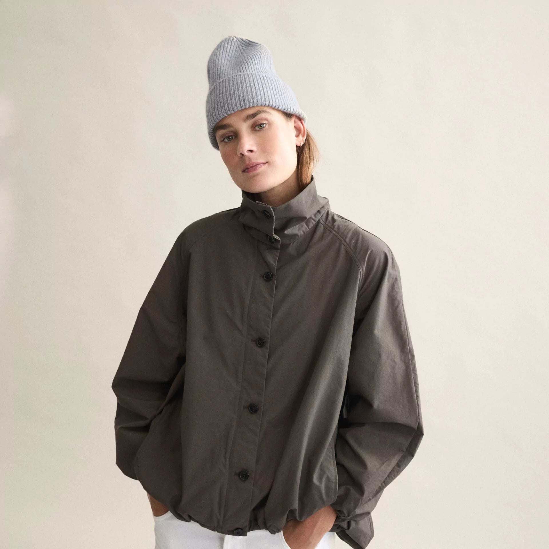 bea-004-beanie-smoke-1920x1920.webp