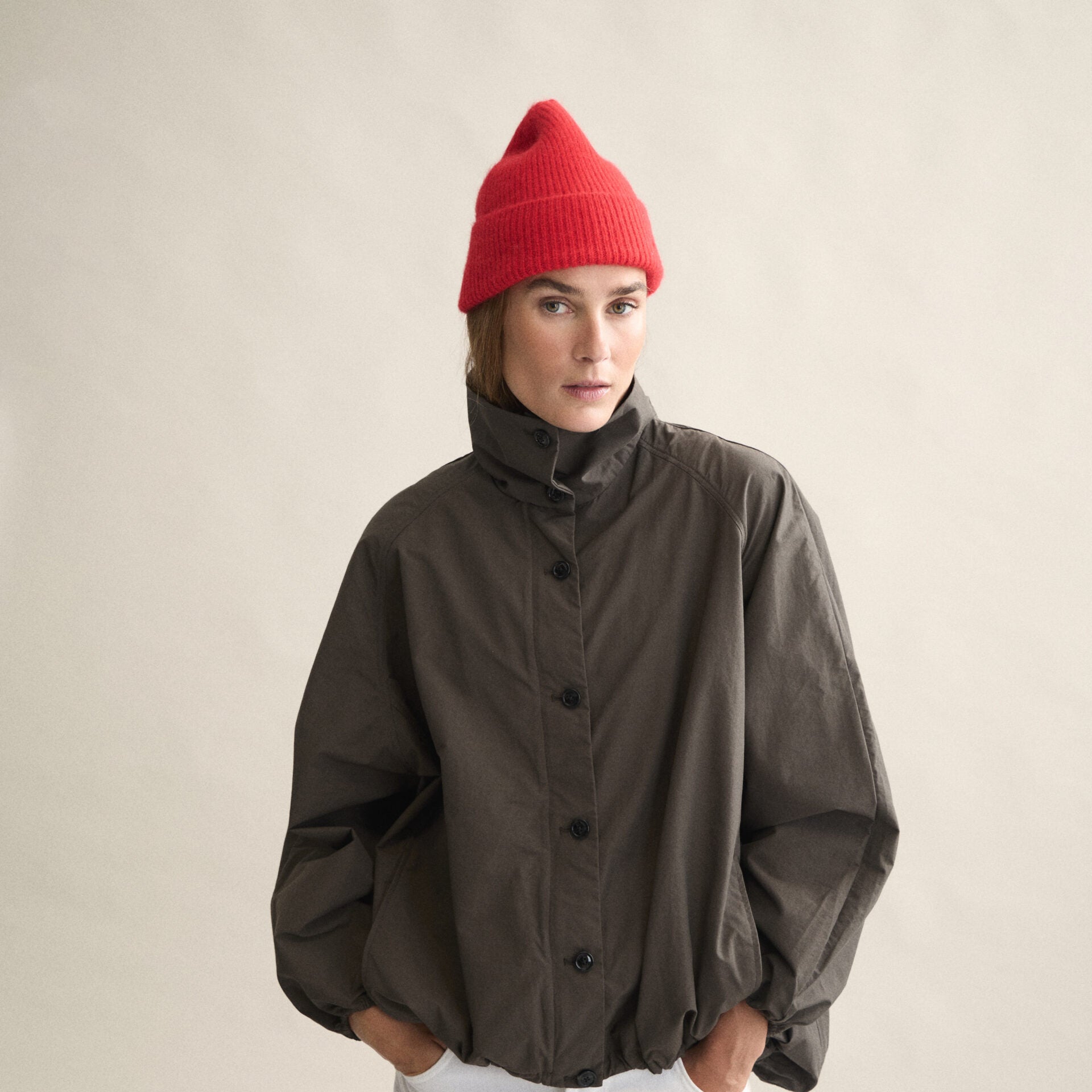 beanie z jehneci vlny crimson