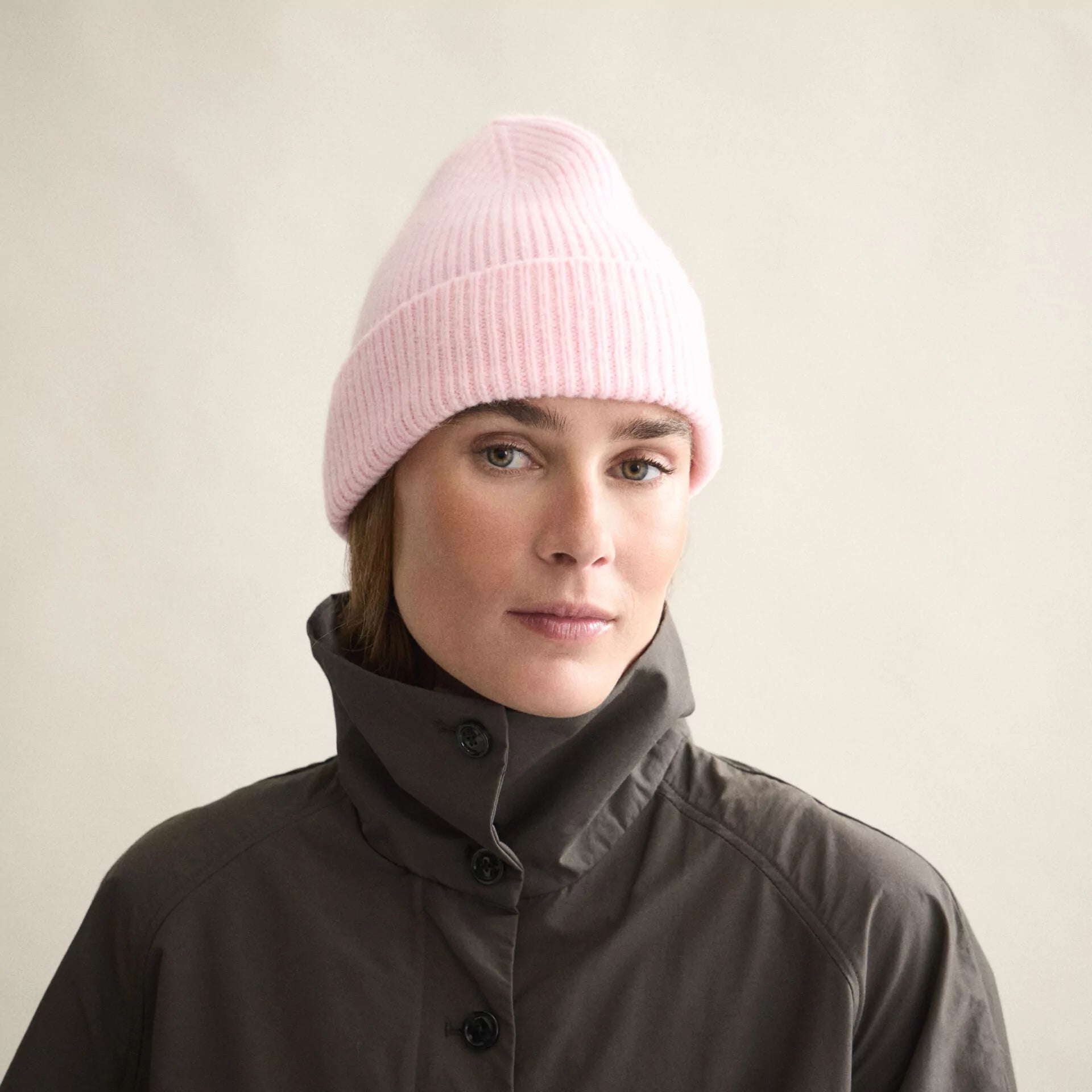beanie z jehneci vlny blush