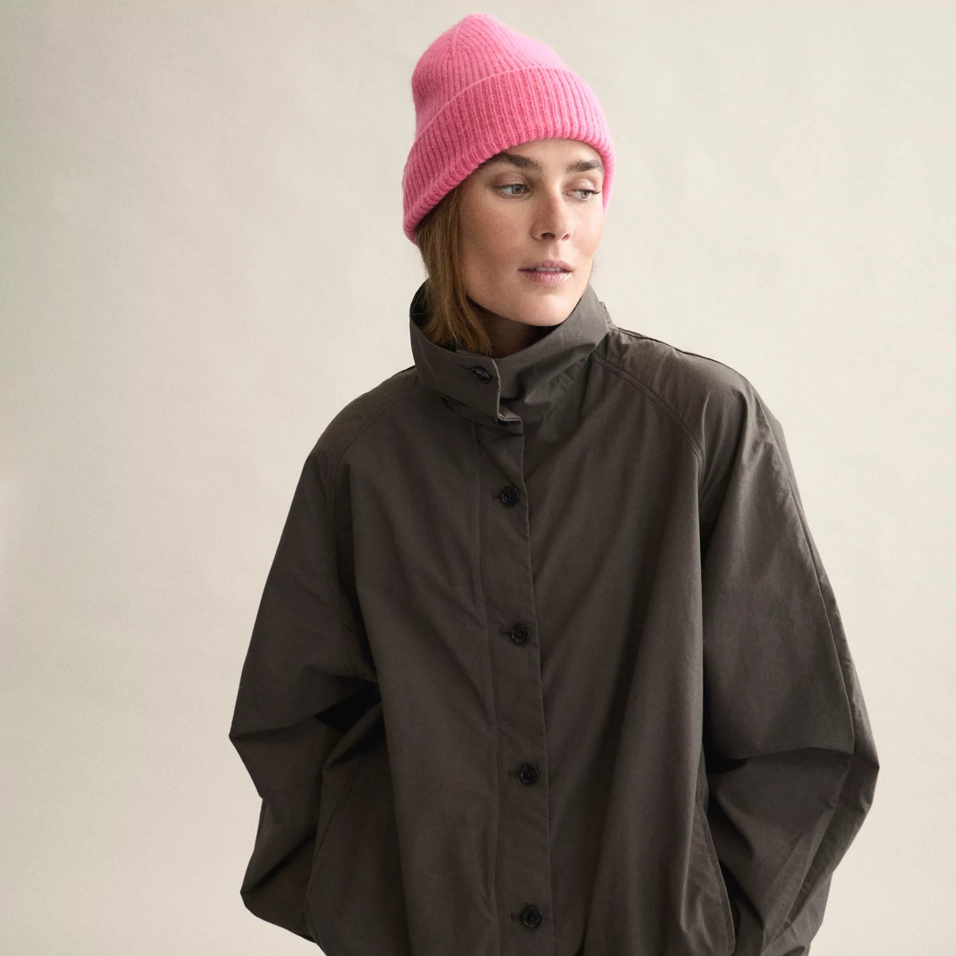 beanie z jehneci vlny bubblegum