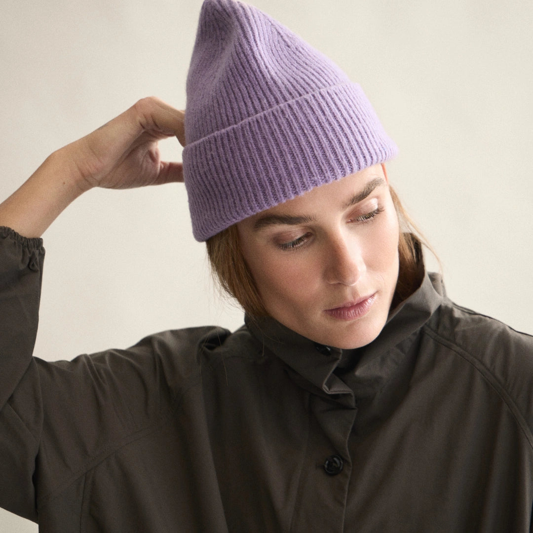beanie z jehněčí vlny lavender