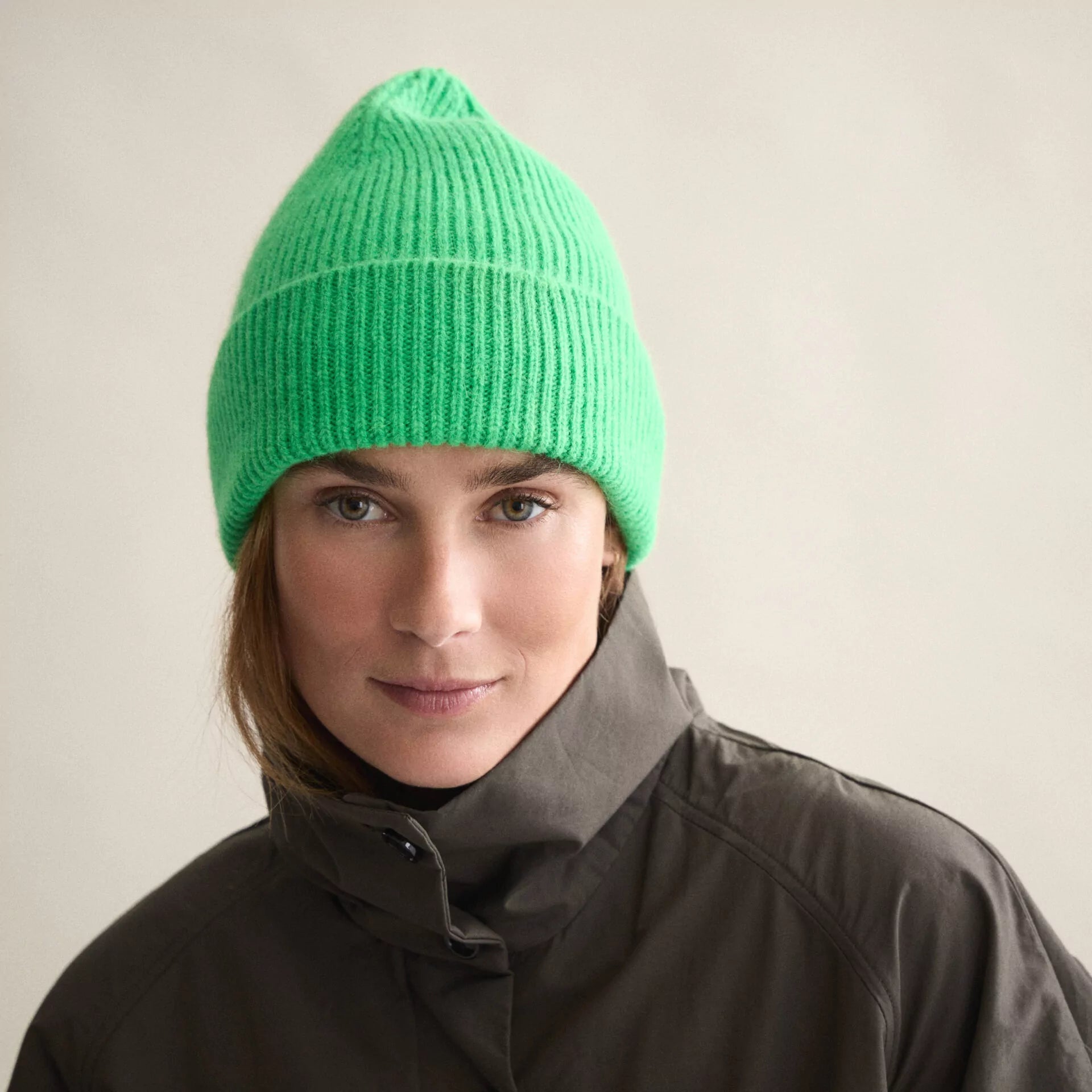 bea-056-beanie-neon-green-3-1920x1920.webp