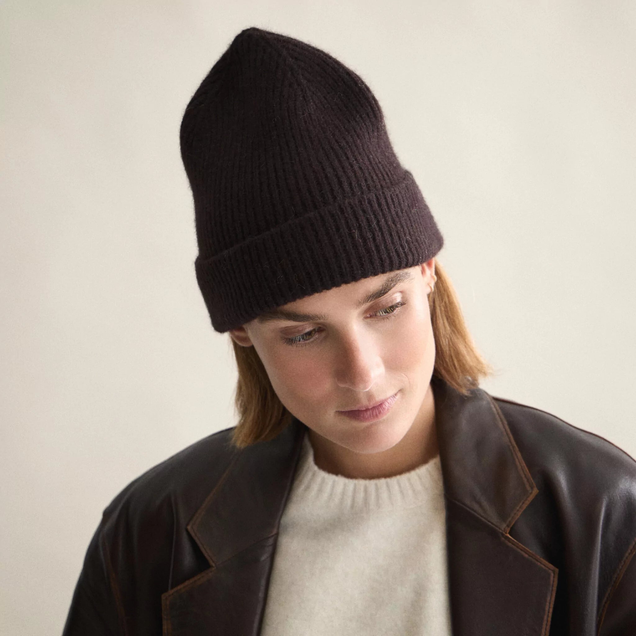 bea-061-beanie-espresso-2-2048x2048_fdd4beb6-fb05-496c-a883-eab627e8574b.webp