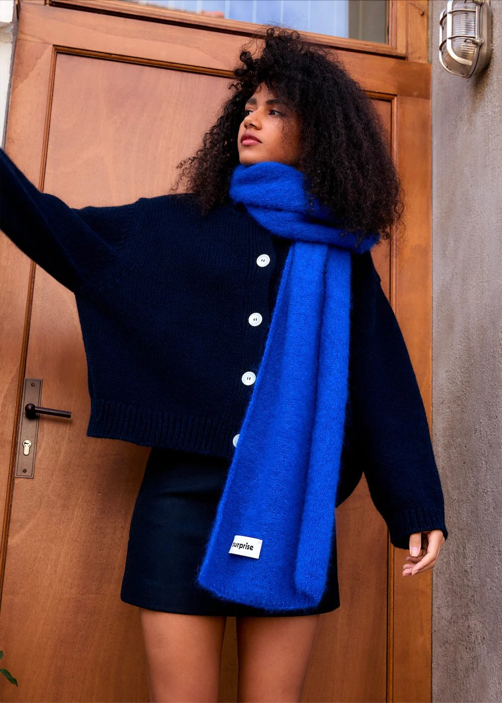šála z mohéru Donna electric blue
