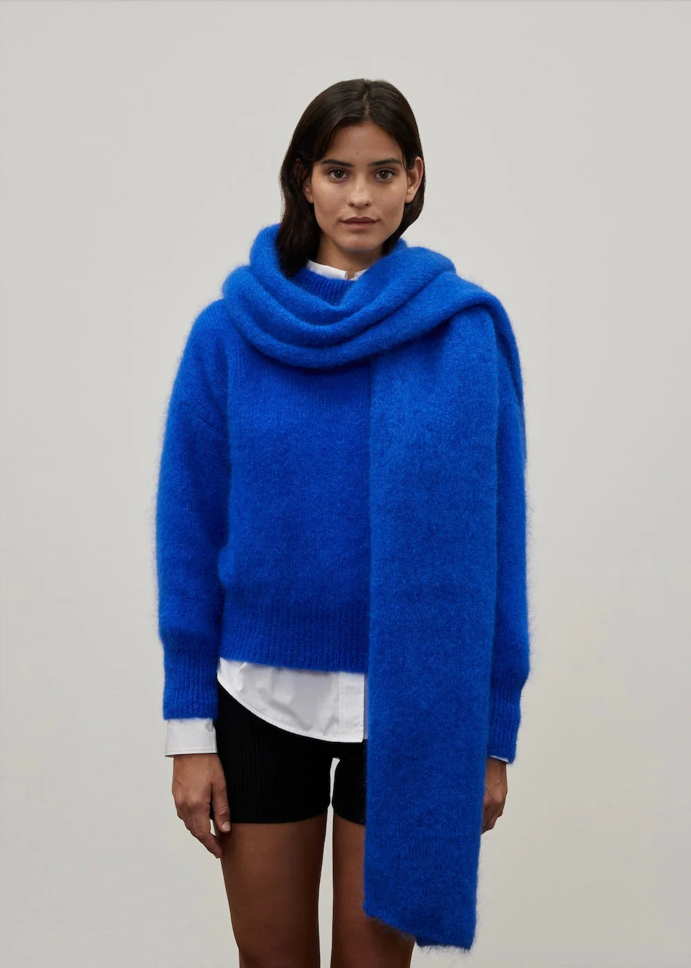 echarpes_en_Mohair_bleu_electrique_e20a081c-d5b6-4e54-8c6a-4565b6d1d006.webp