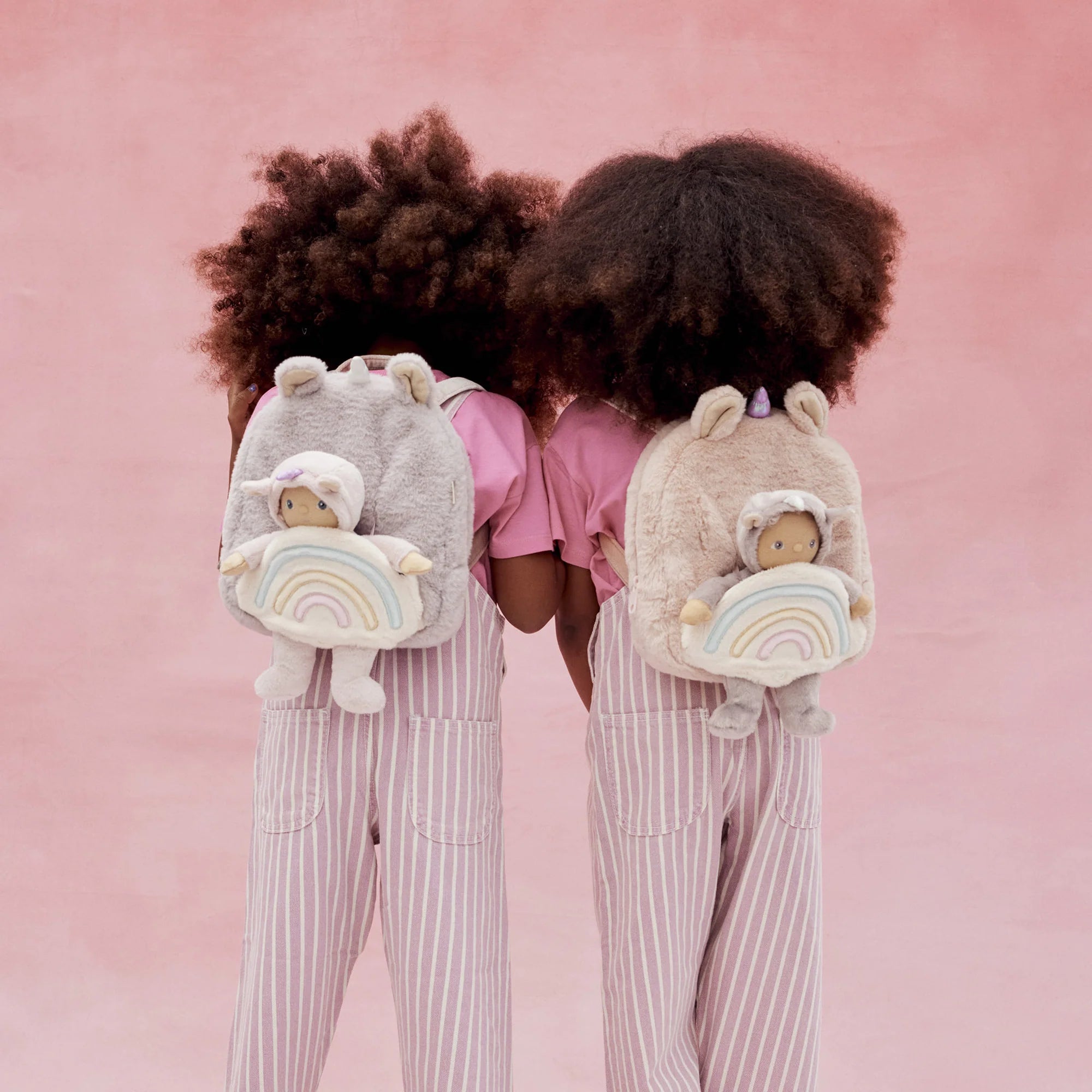 hopalong_unicorn_backpack_pink_lifestyle_1_2000x_fca32d33-93b4-472f-99e8-f103fb42c7f8.webp