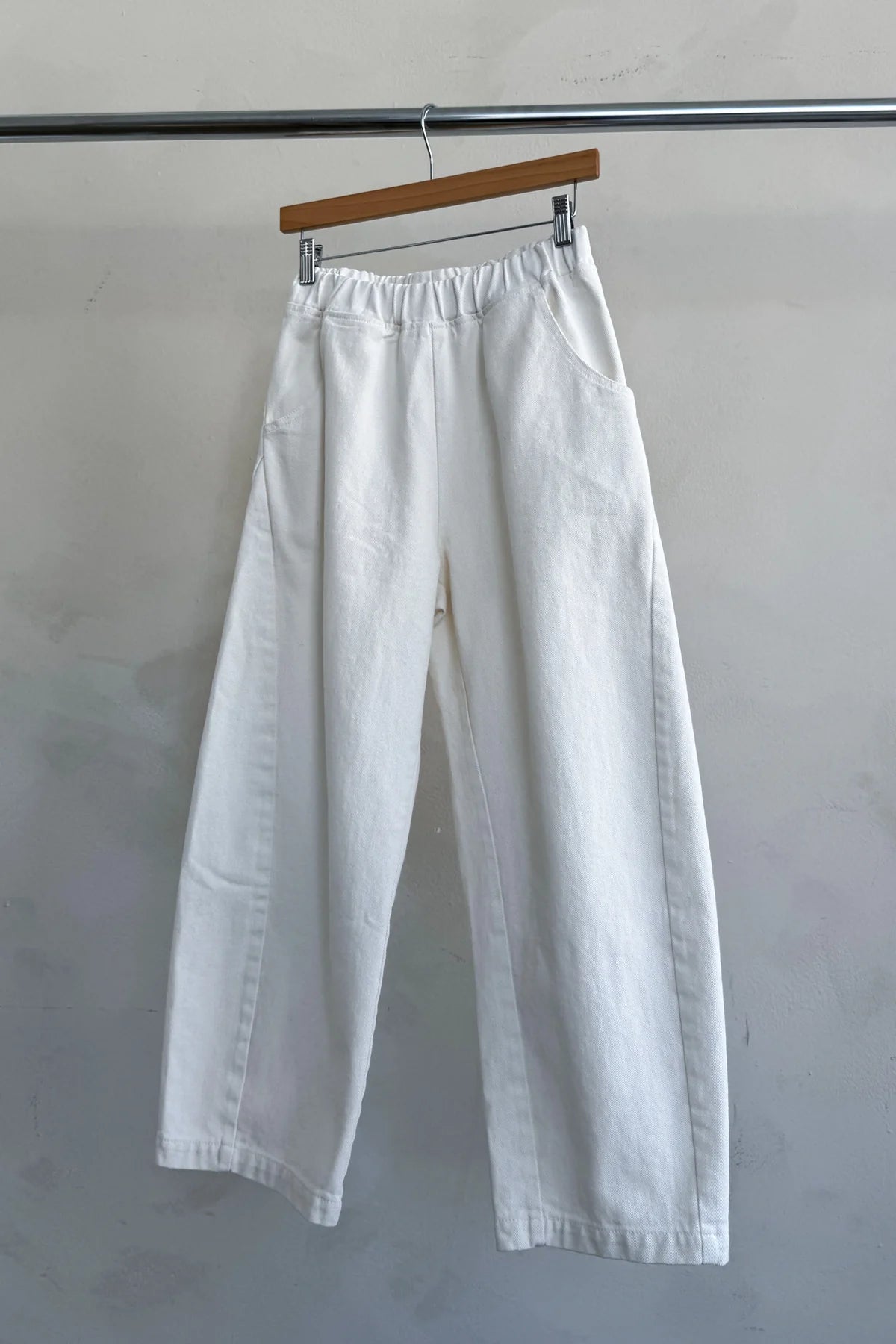 kalhotyArcmilk-le-bon-shoppe-pants_1.webp