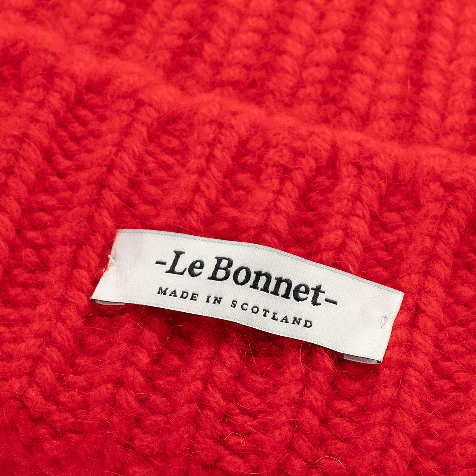 le bonnet logo crimson