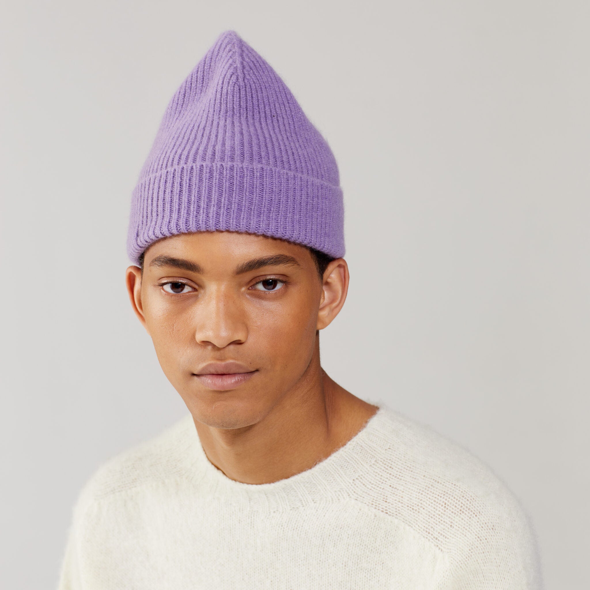 beanie z jehněčí vlny lavender