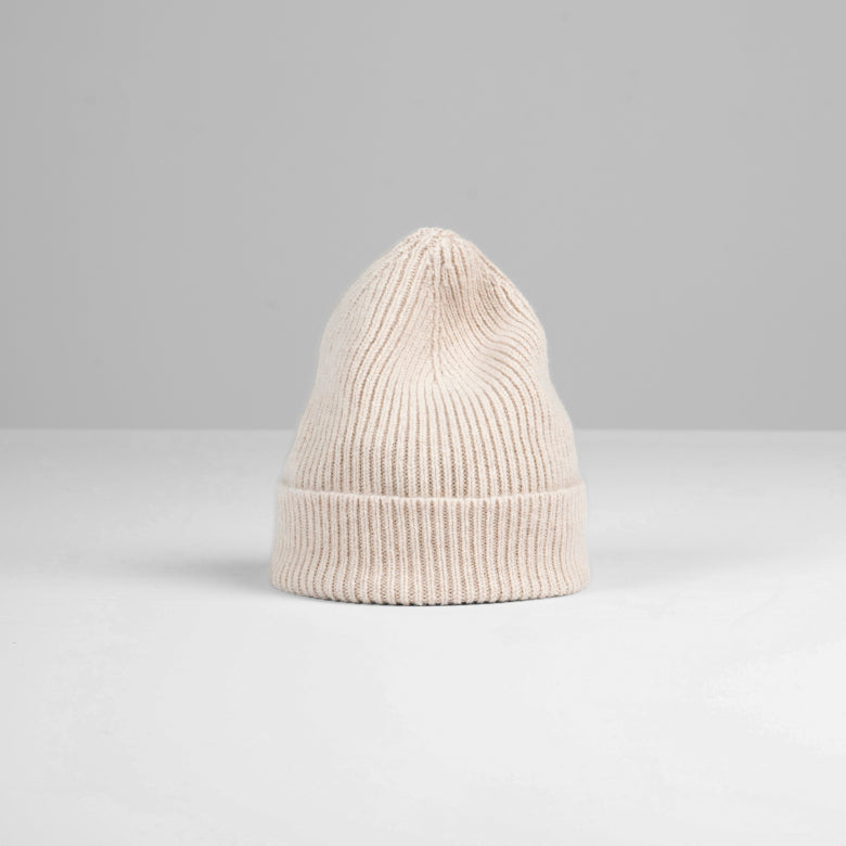 beanie z jehneci vlny ivory