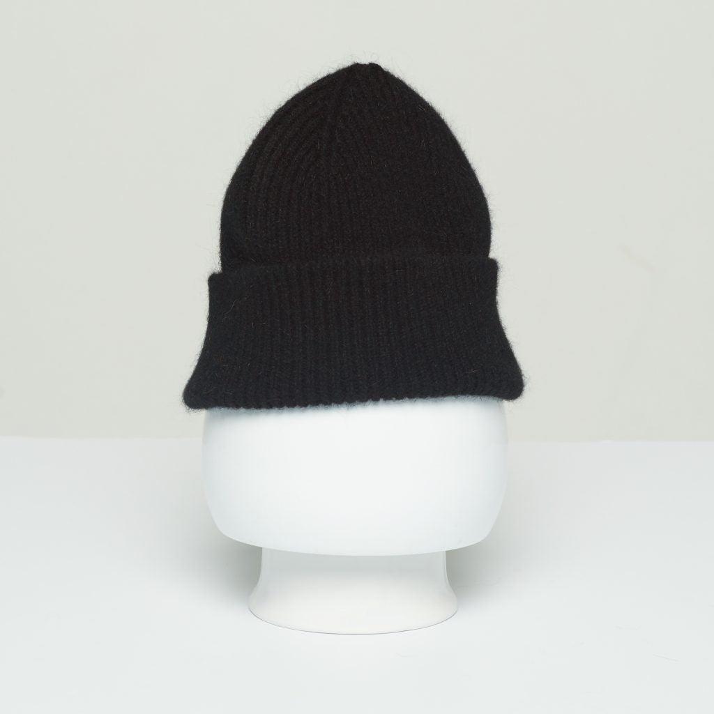 beanie z jehněčí vlny onyx