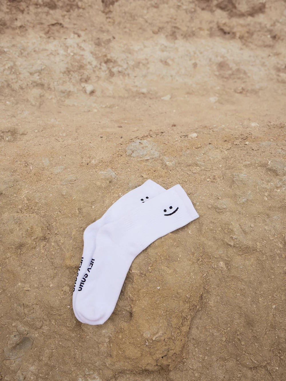 smiley-socken-692880.webp